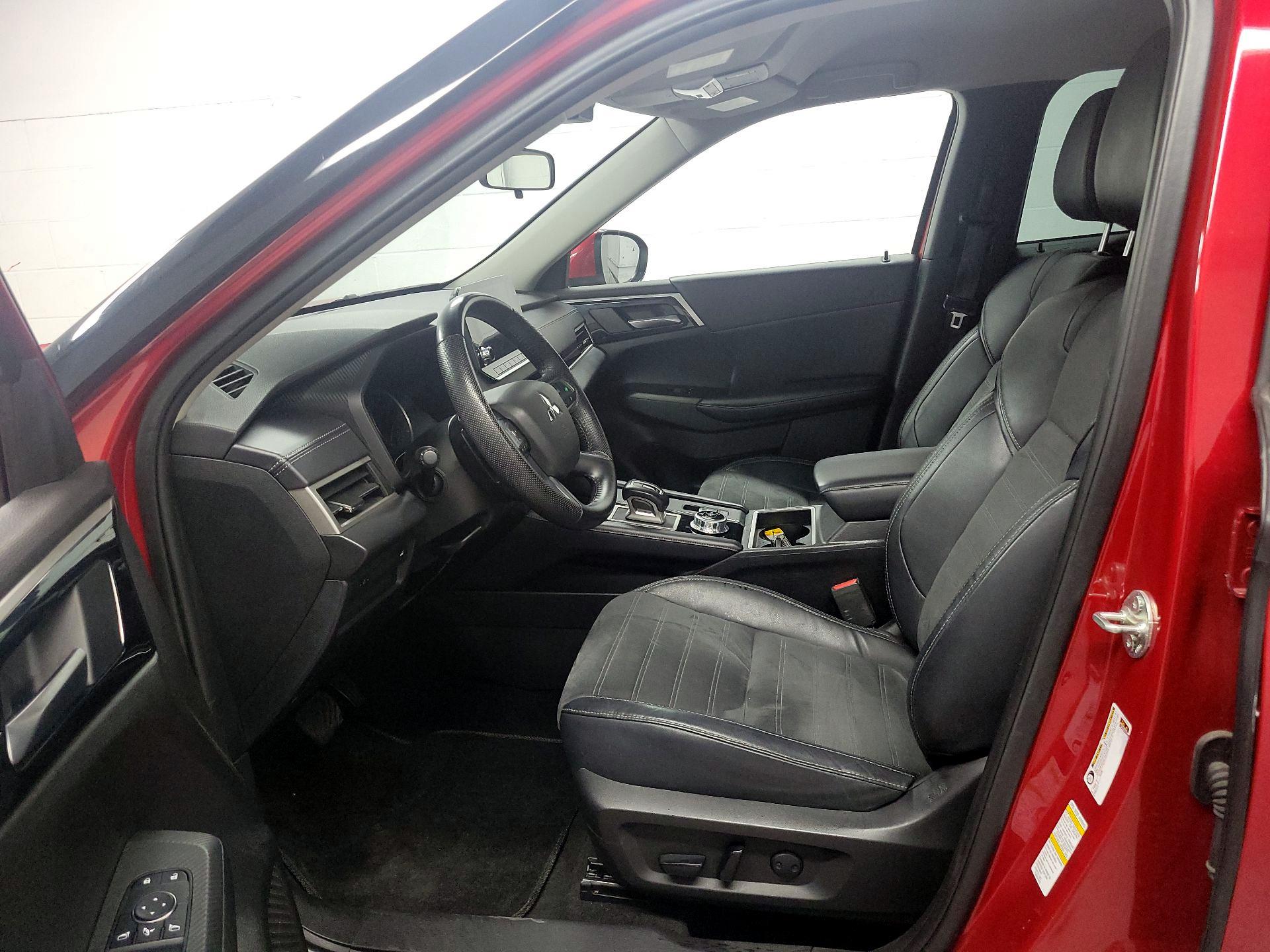 Thumbnail: 2023 Mitsubishi Outlander - 11
