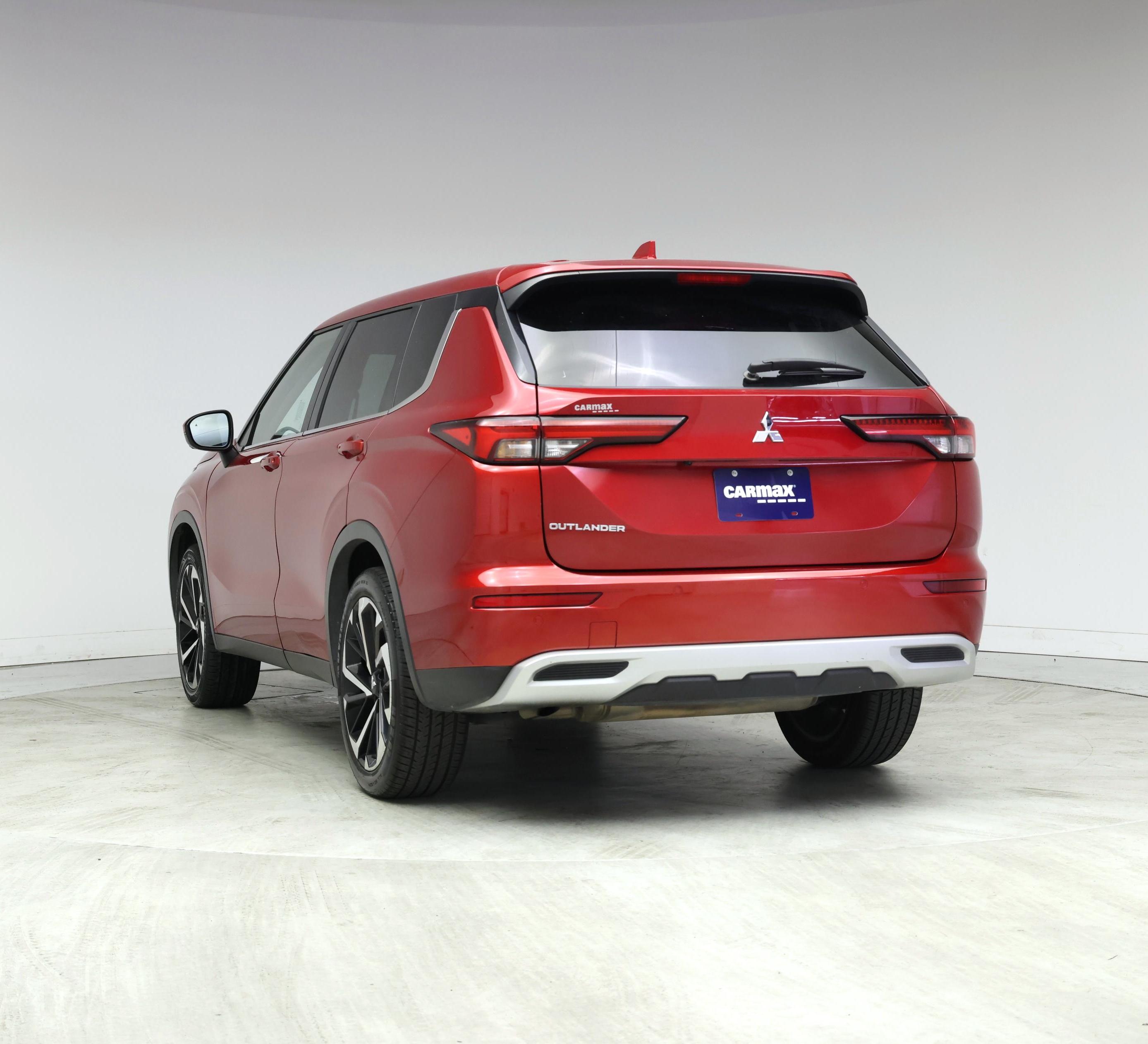 Thumbnail: 2023 Mitsubishi Outlander - 2