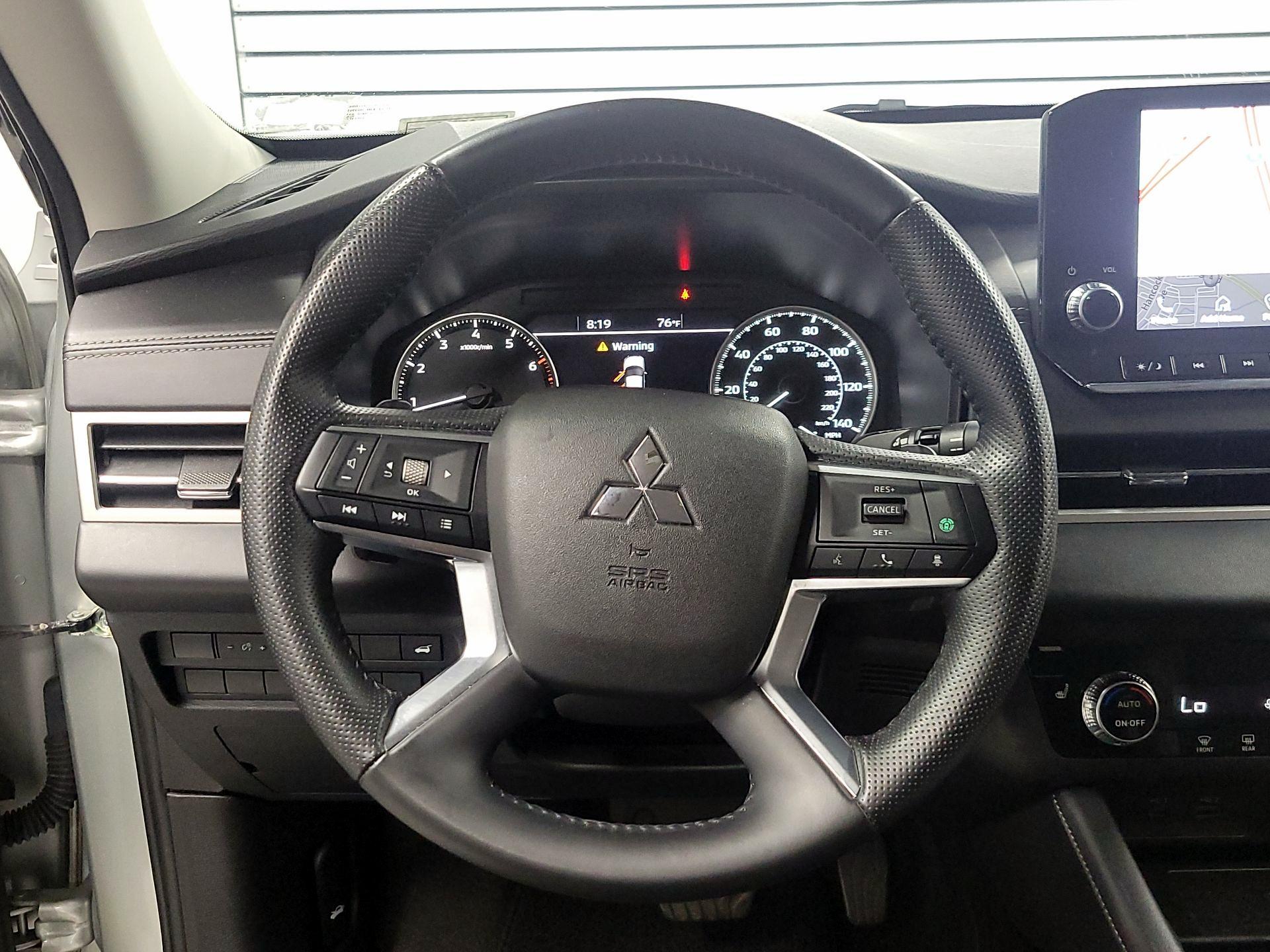Thumbnail: 2024 Mitsubishi Outlander - 10