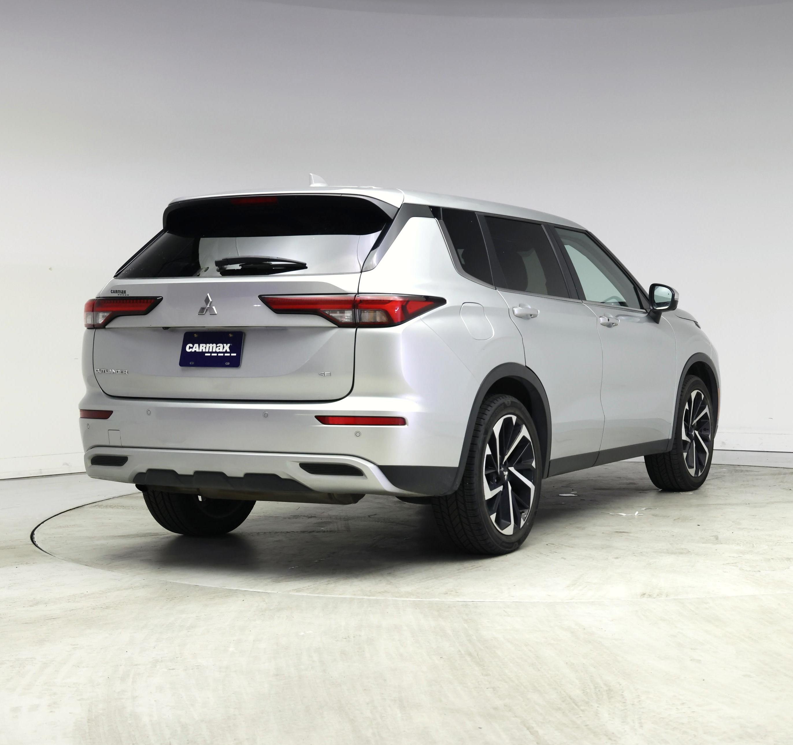 Thumbnail: 2024 Mitsubishi Outlander - 8