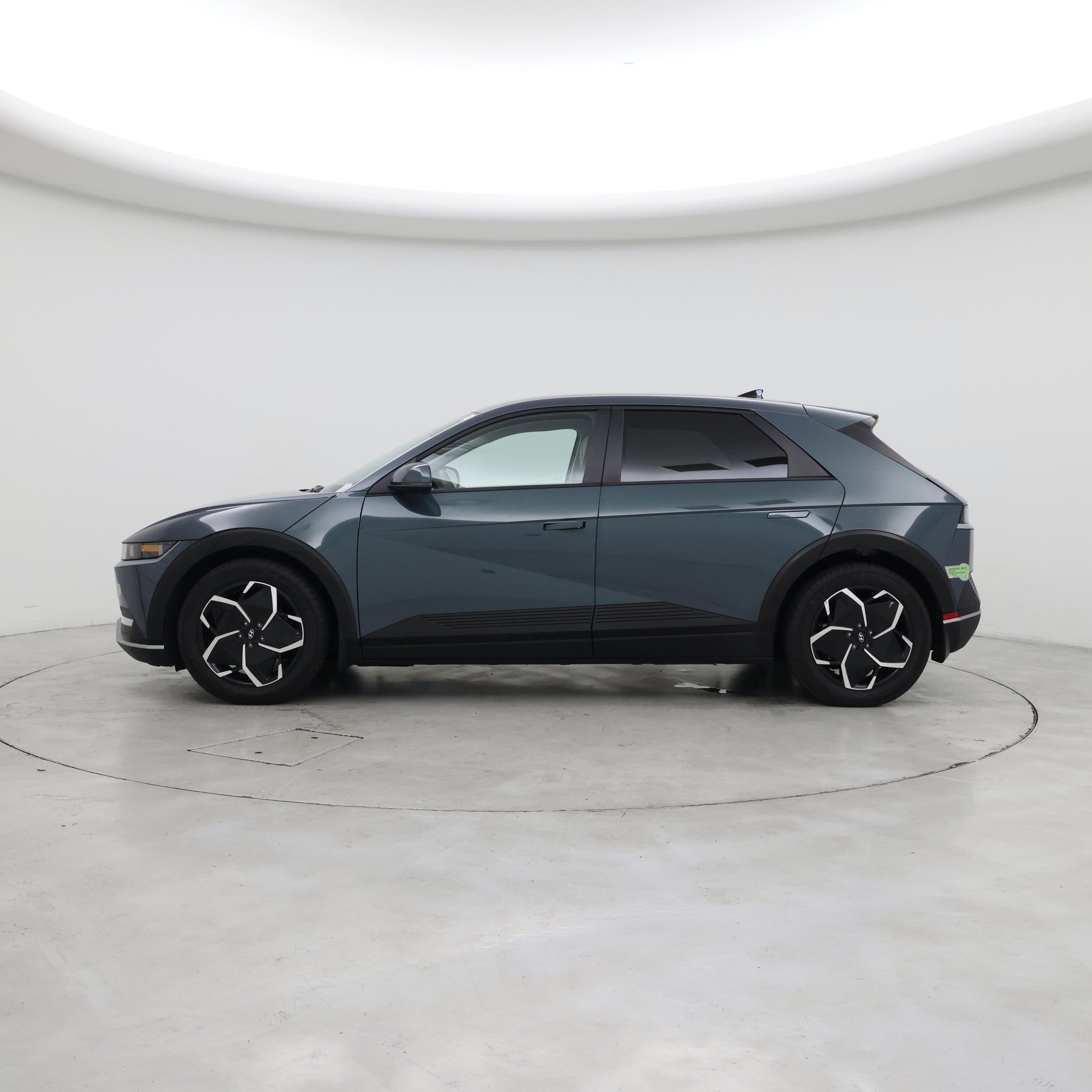 Thumbnail: 2023 Hyundai Ioniq 5 - 3