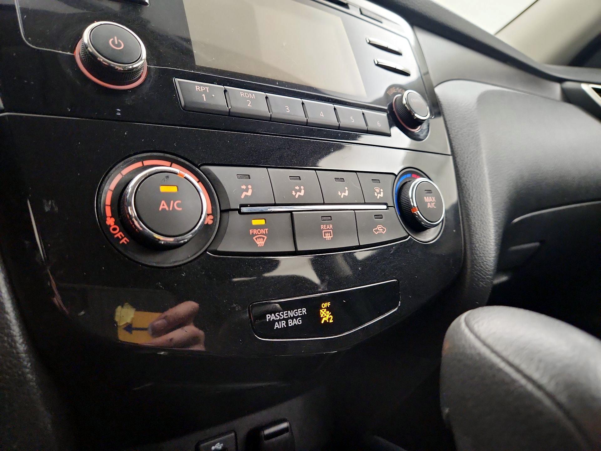 Thumbnail: 2015 Nissan Rogue - 16