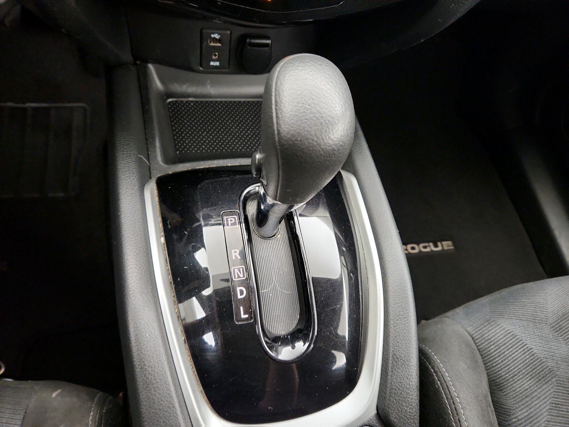 Thumbnail: 2015 Nissan Rogue - 17