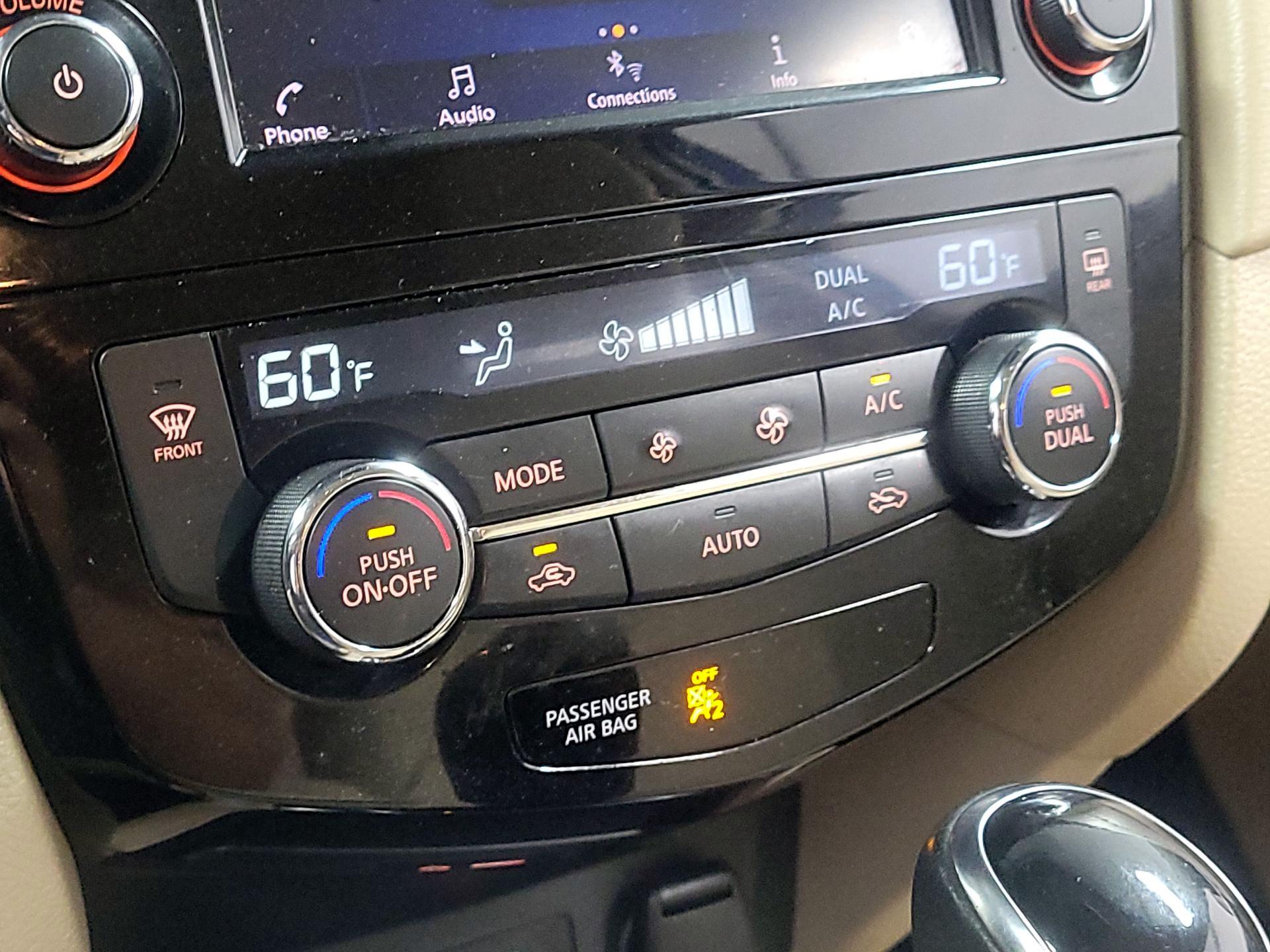 Thumbnail: 2019 Nissan Rogue - 15