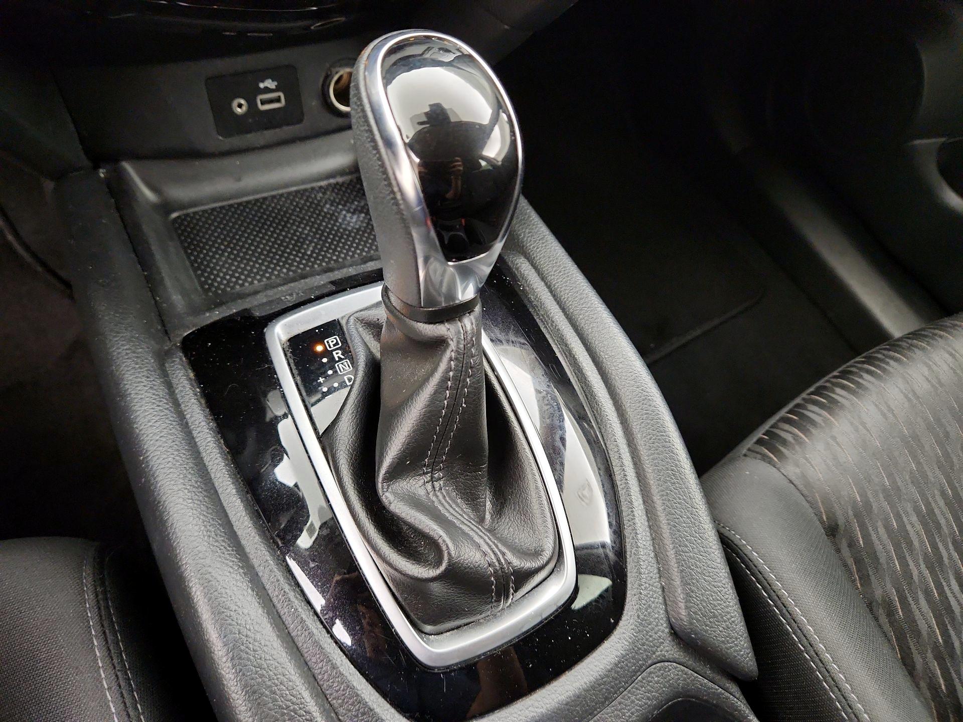 Thumbnail: 2019 Nissan Rogue - 17