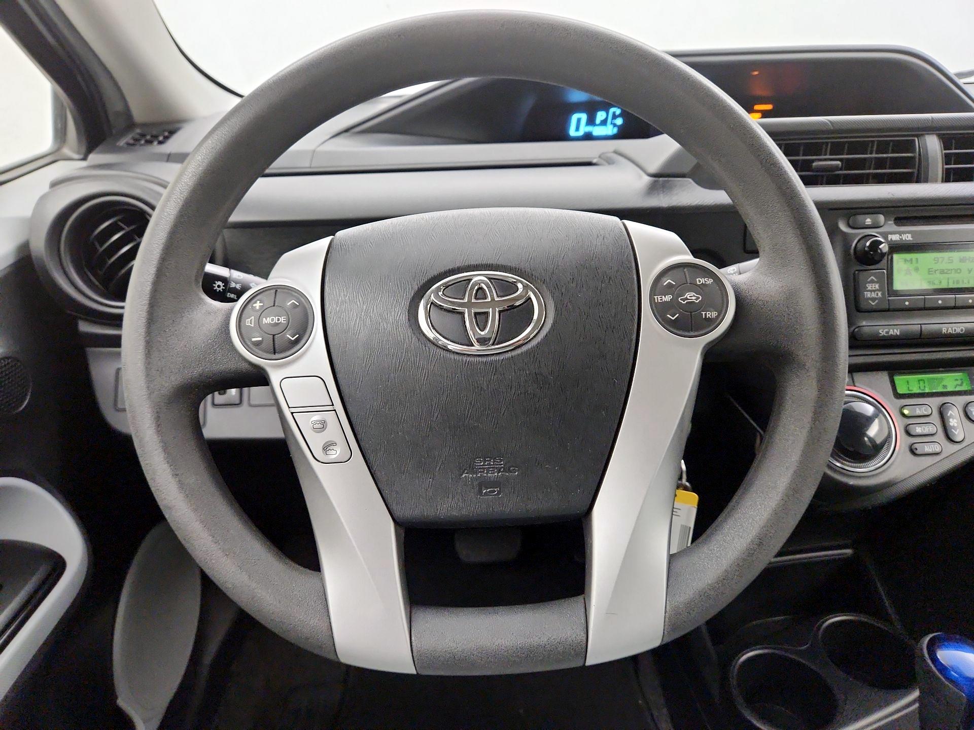 Thumbnail: 2014 Toyota Prius c - 10