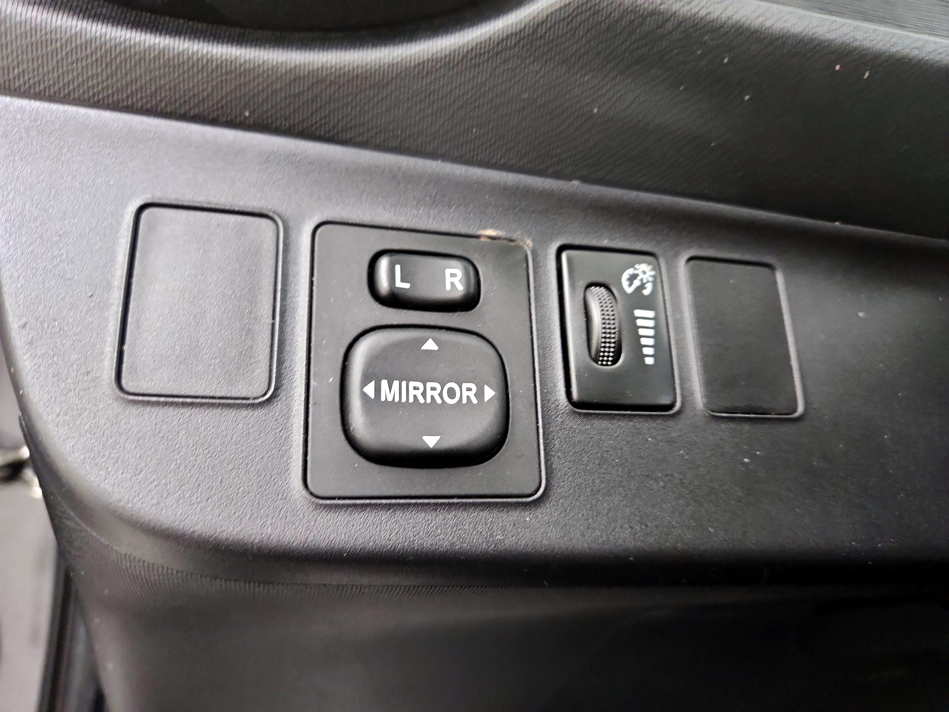 Thumbnail: 2014 Toyota Prius c - 13