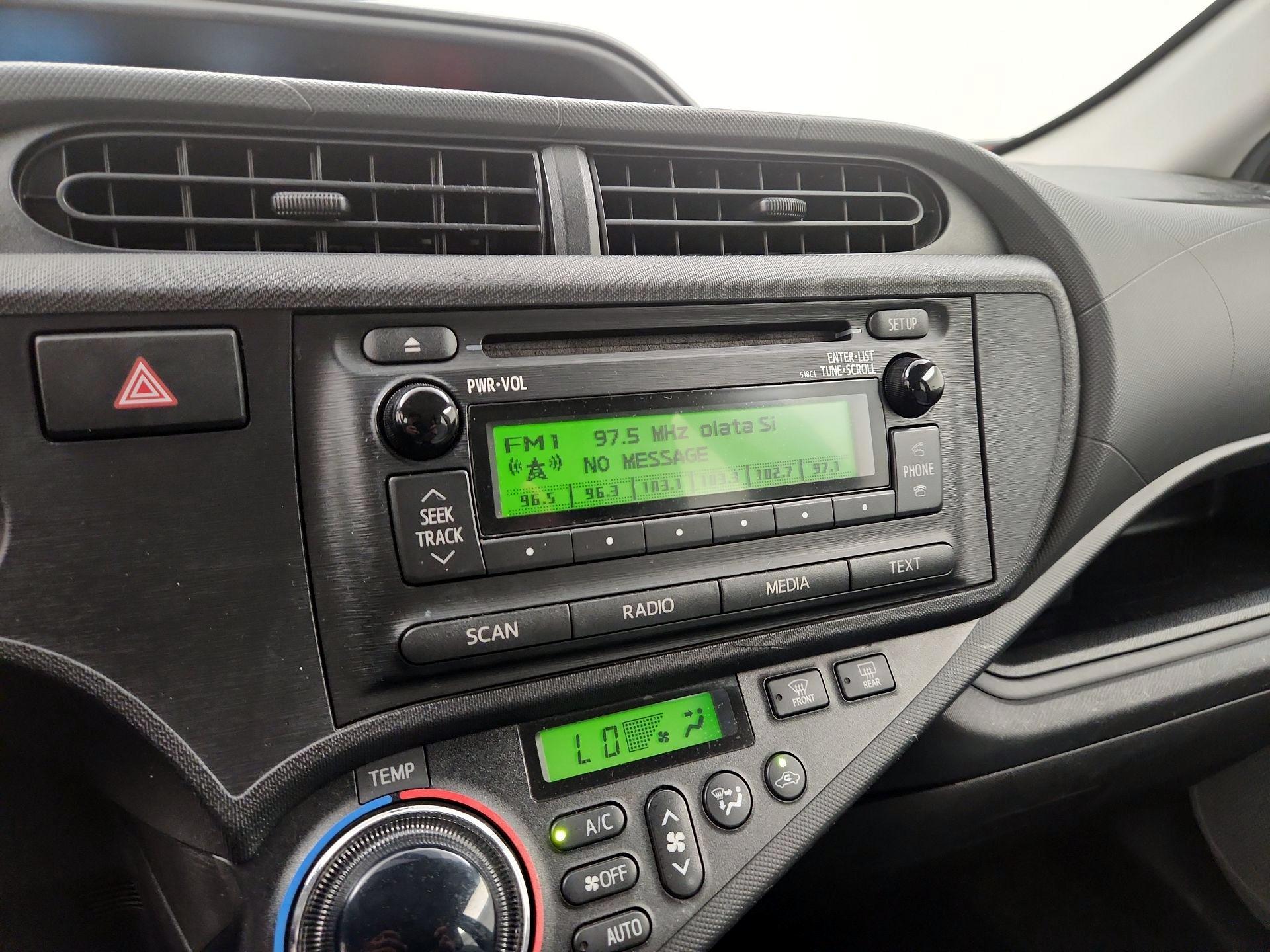 Thumbnail: 2014 Toyota Prius c - 14
