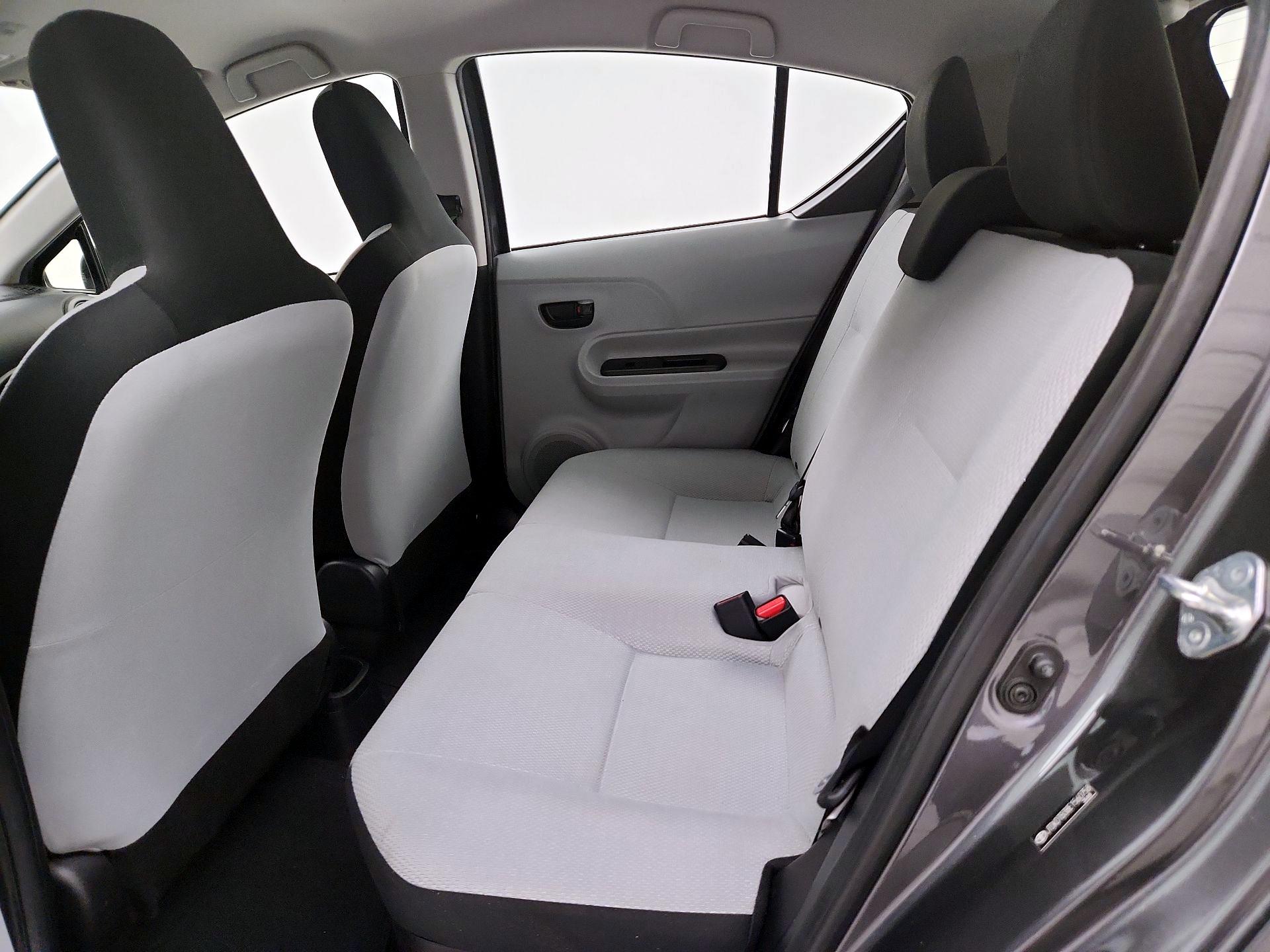 Thumbnail: 2014 Toyota Prius c - 17