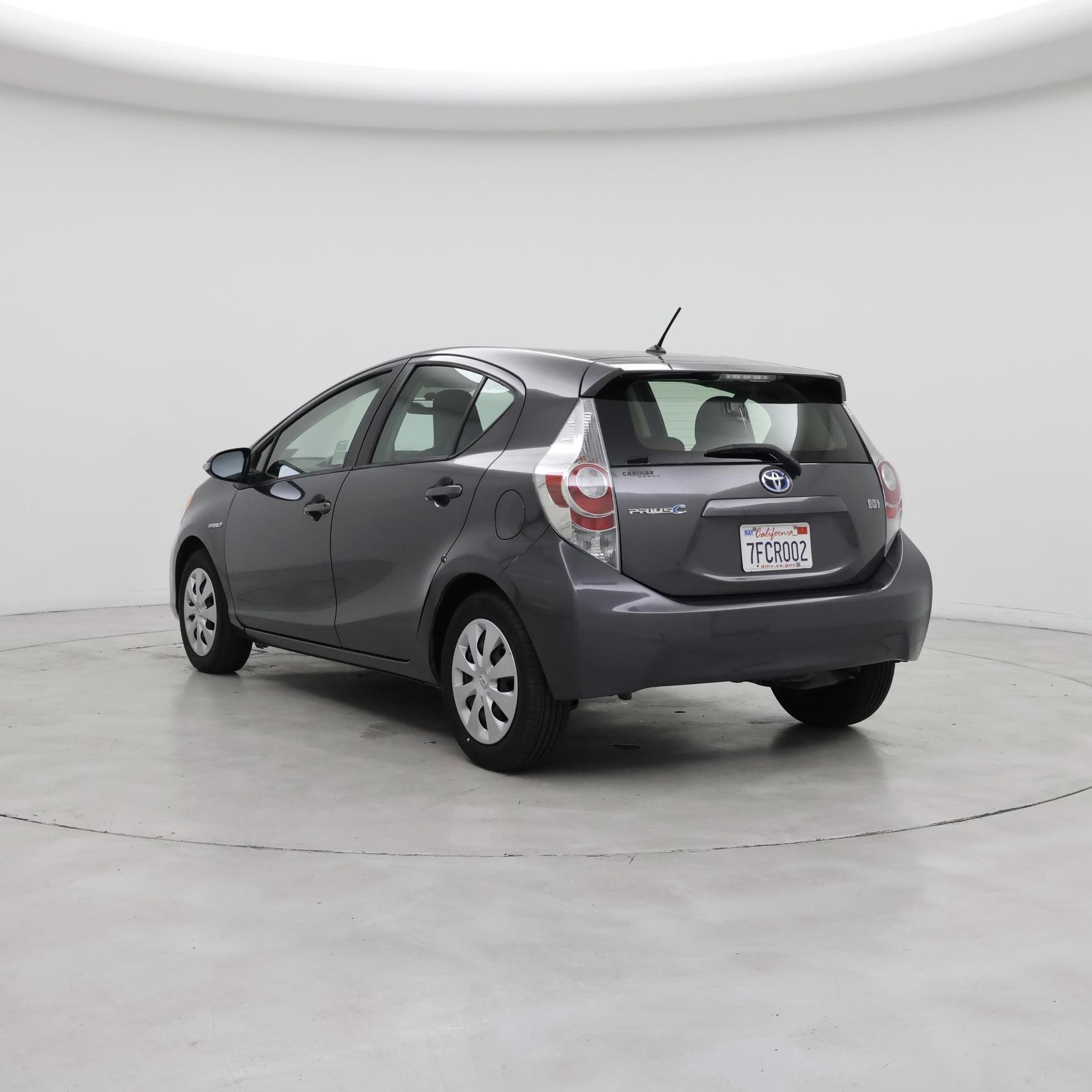 Thumbnail: 2014 Toyota Prius c - 2