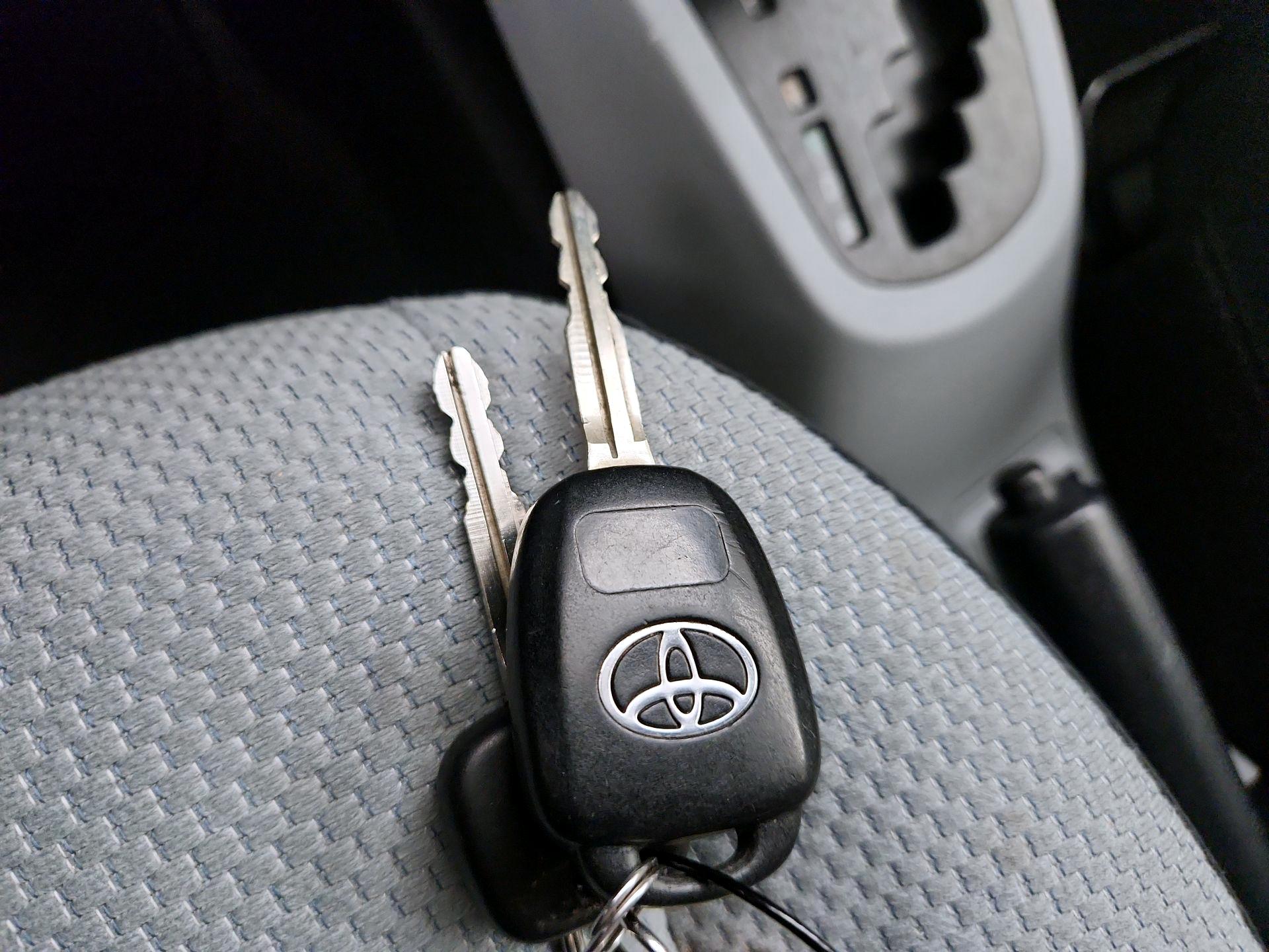 Thumbnail: 2014 Toyota Prius c - 20