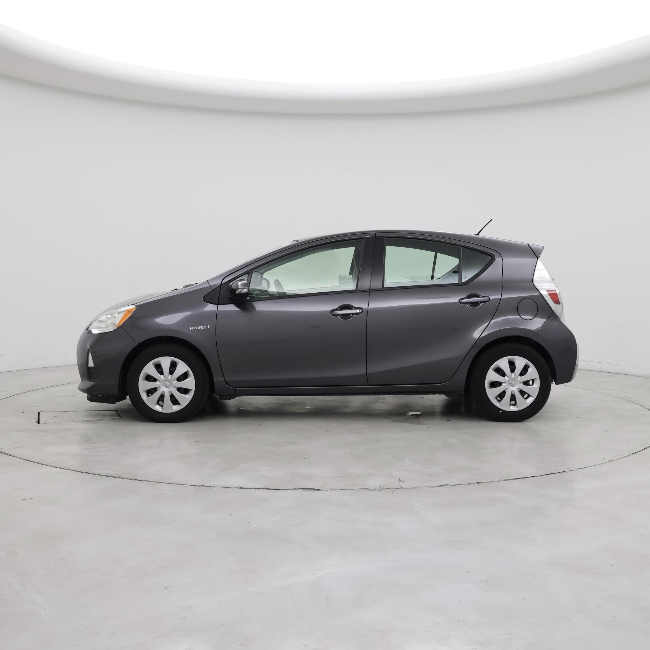 Thumbnail: 2014 Toyota Prius c - 3