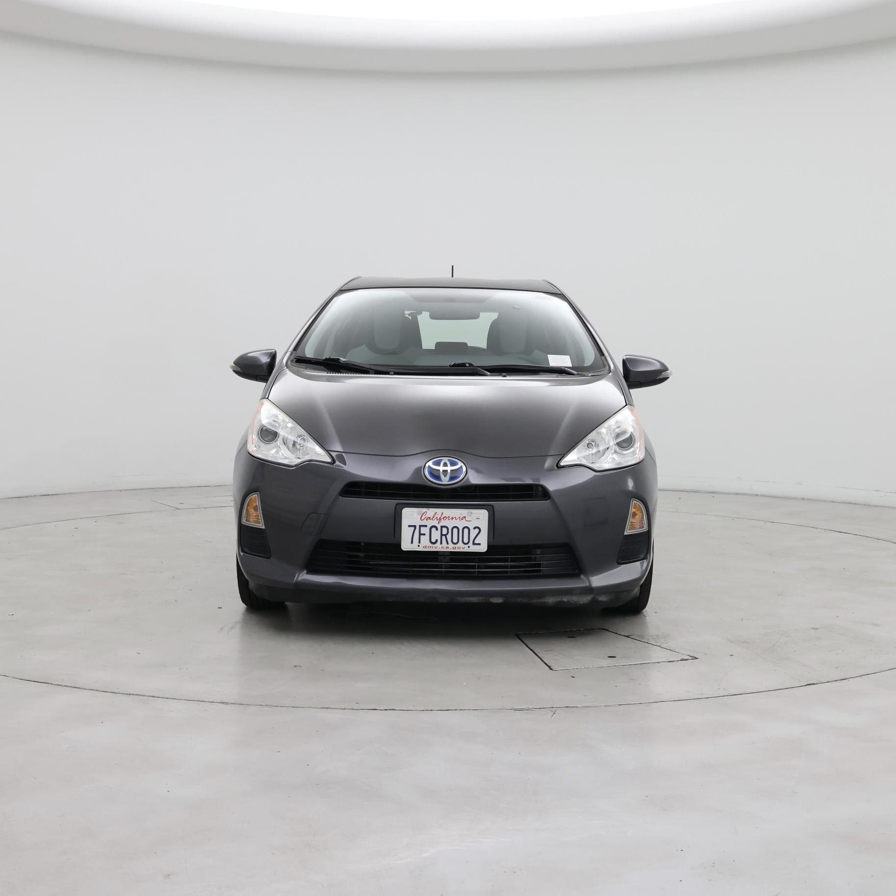 Thumbnail: 2014 Toyota Prius c - 5