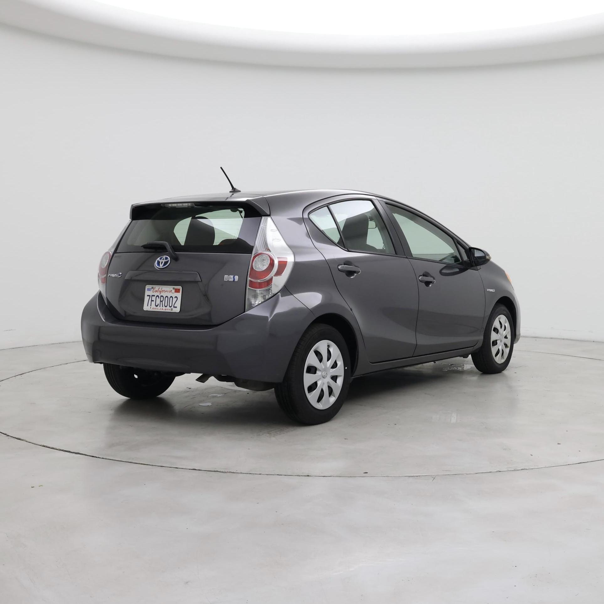 Thumbnail: 2014 Toyota Prius c - 8
