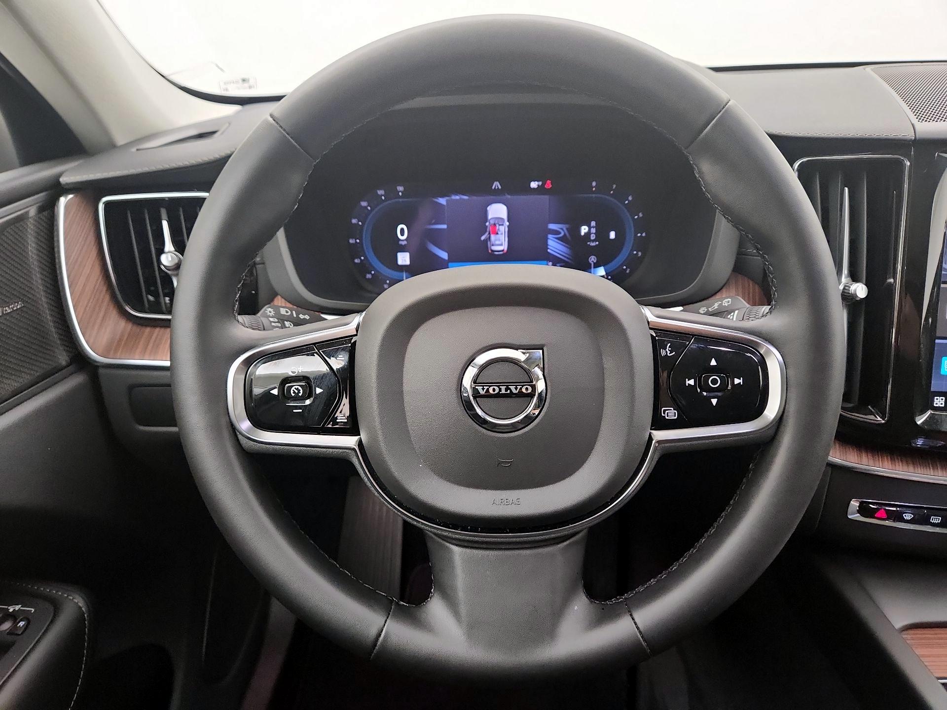 Thumbnail: 2024 Volvo XC60 - 10