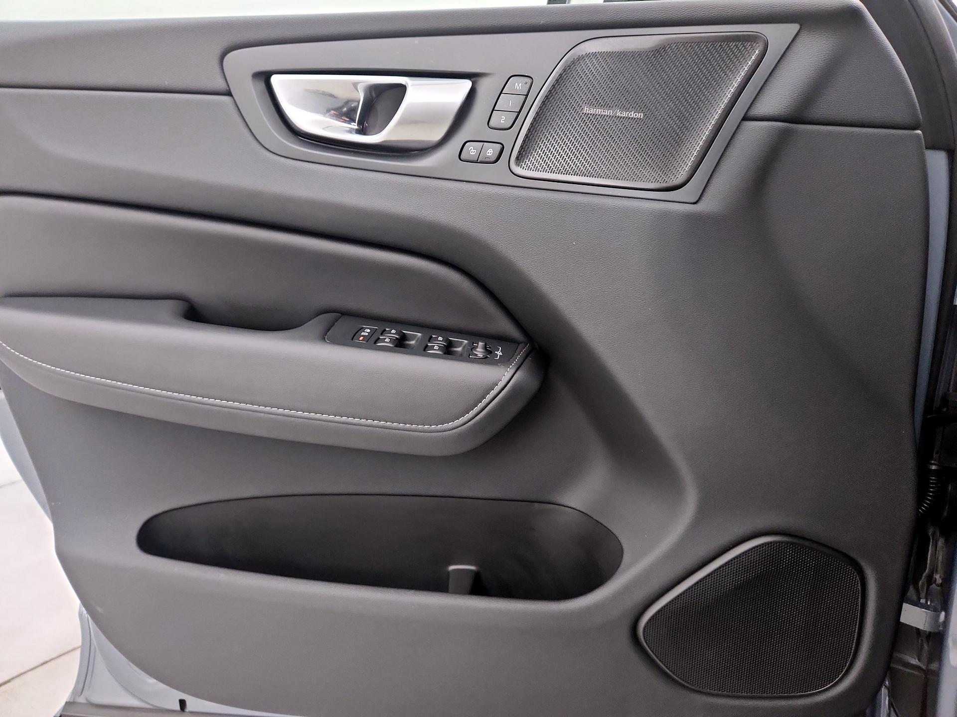 Thumbnail: 2024 Volvo XC60 - 12