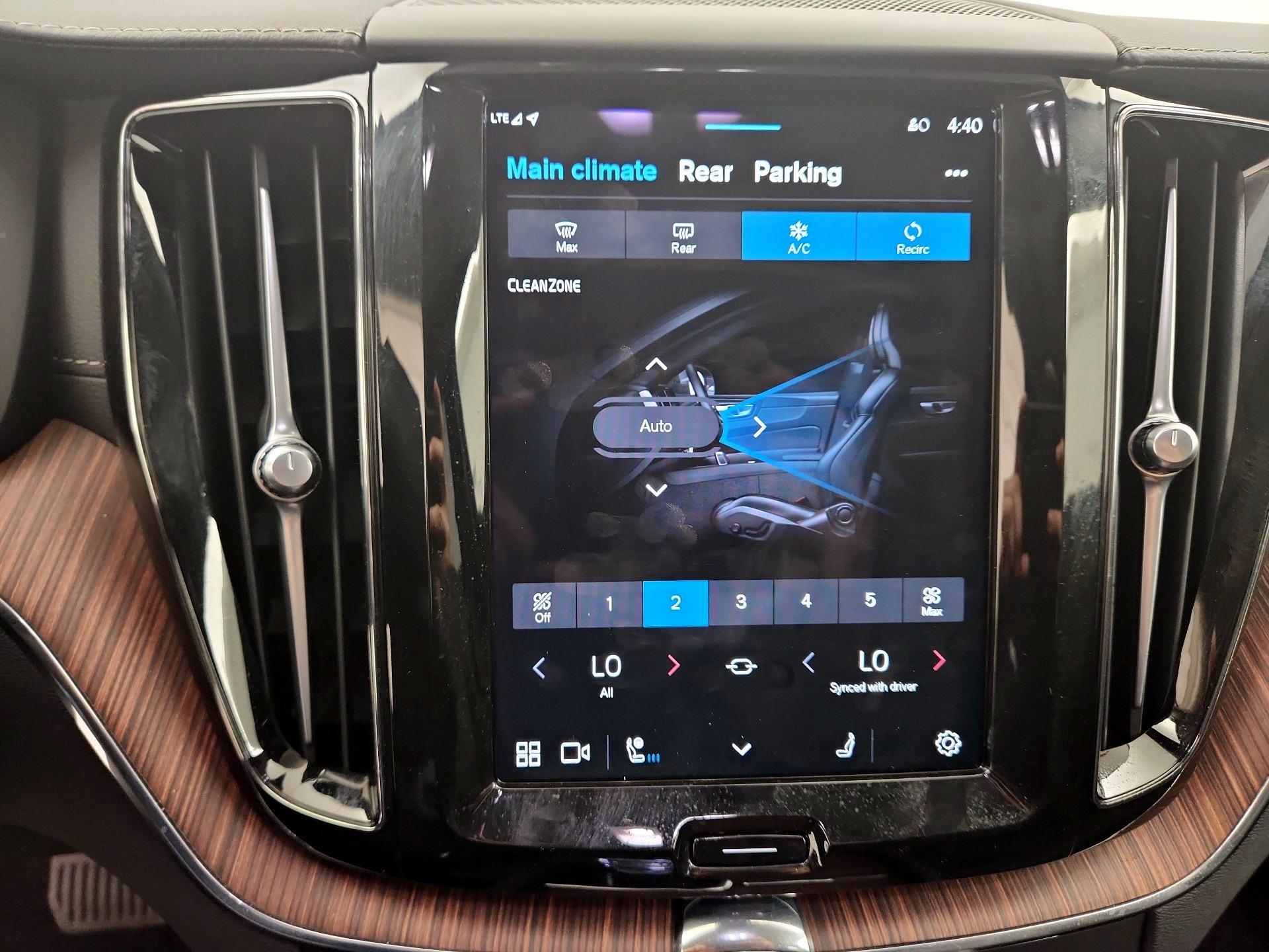 Thumbnail: 2024 Volvo XC60 - 16