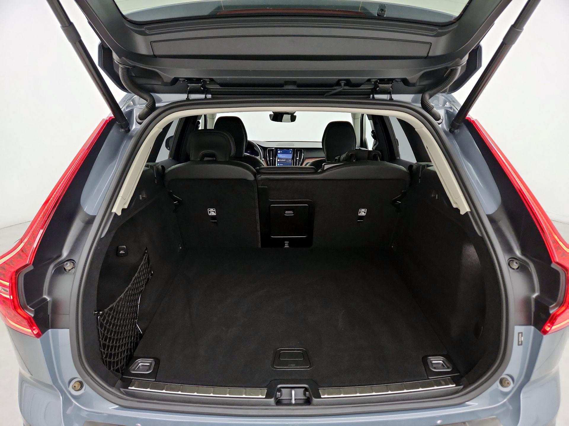 Thumbnail: 2024 Volvo XC60 - 20