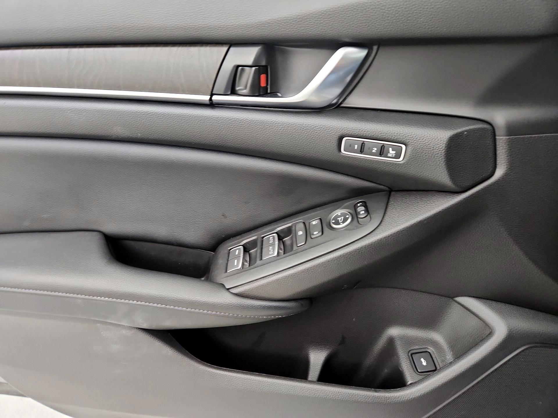 Thumbnail: 2018 Honda Accord - 12