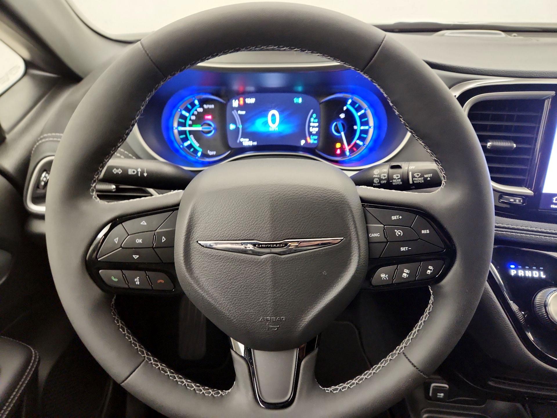 Thumbnail: 2023 Chrysler Pacifica - 10