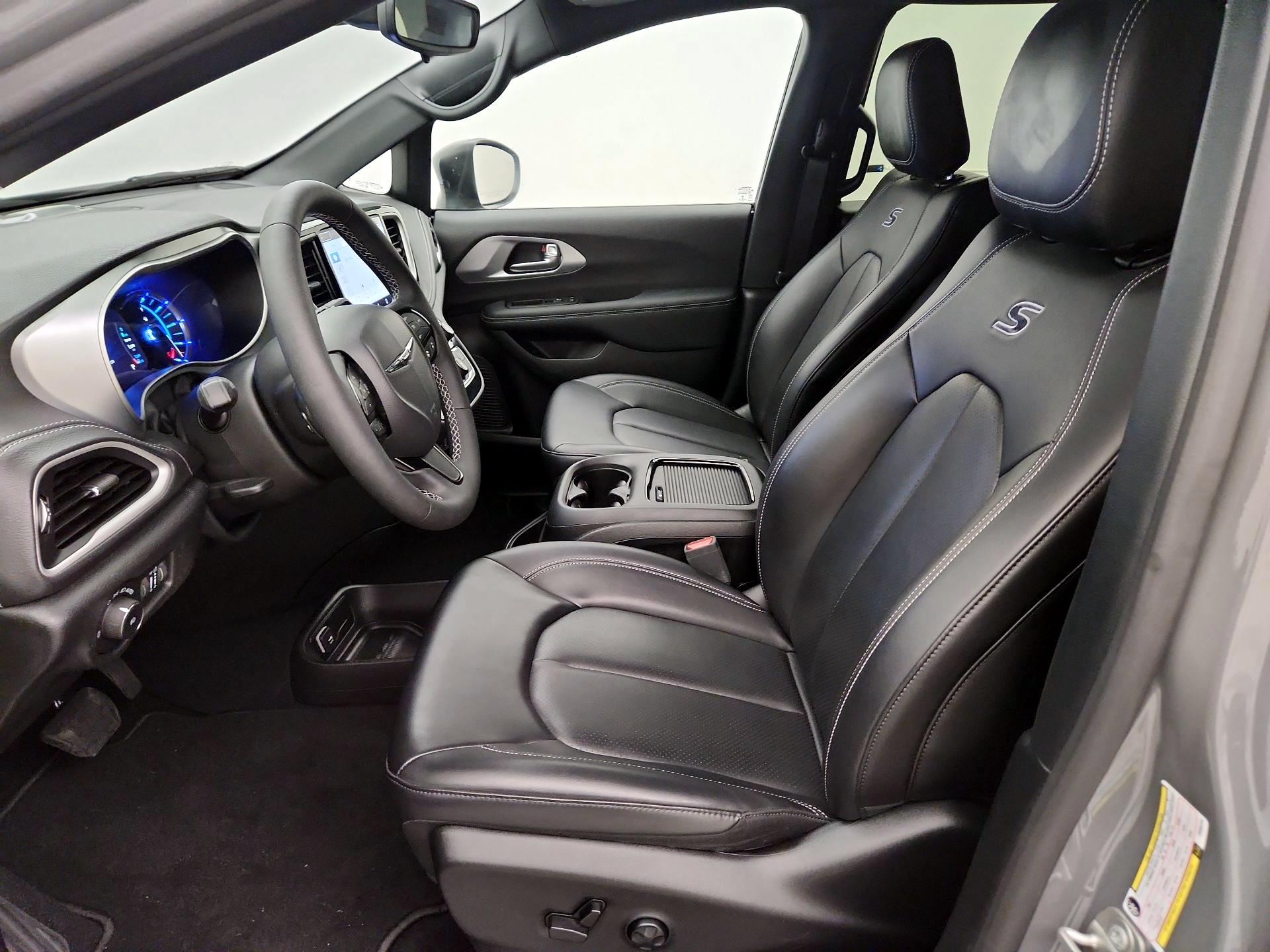 Thumbnail: 2023 Chrysler Pacifica - 11