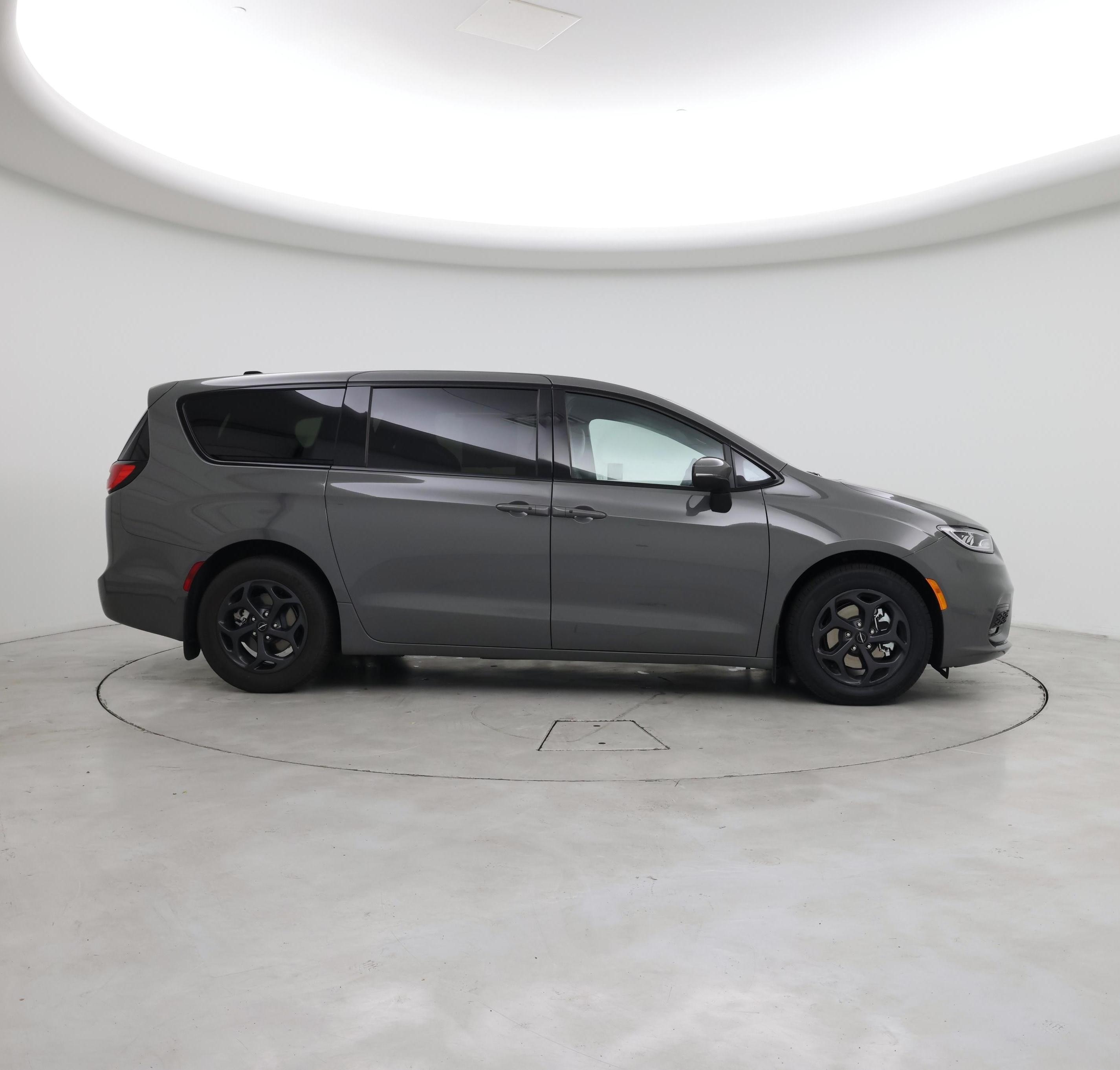 Thumbnail: 2023 Chrysler Pacifica - 7