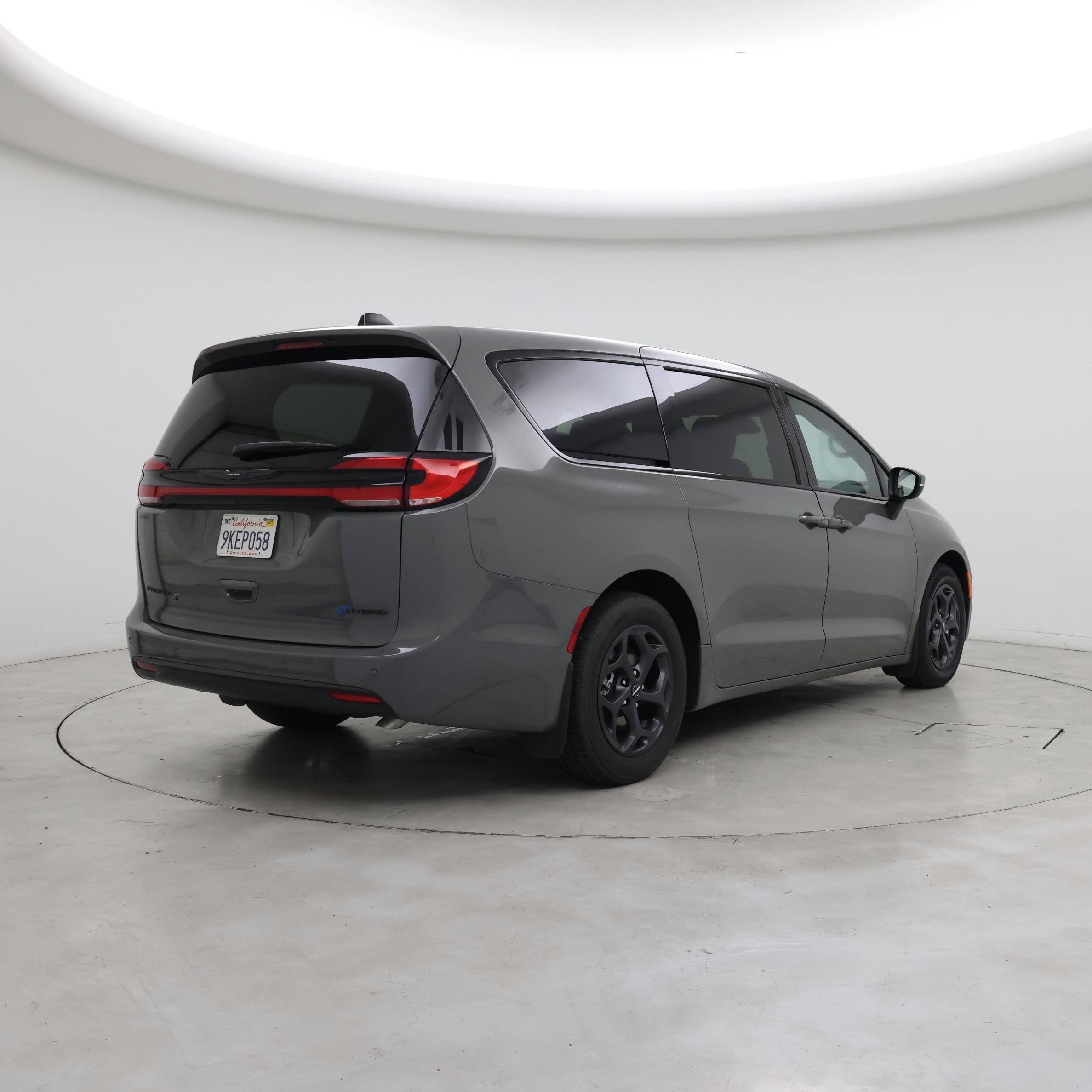 Thumbnail: 2023 Chrysler Pacifica - 8