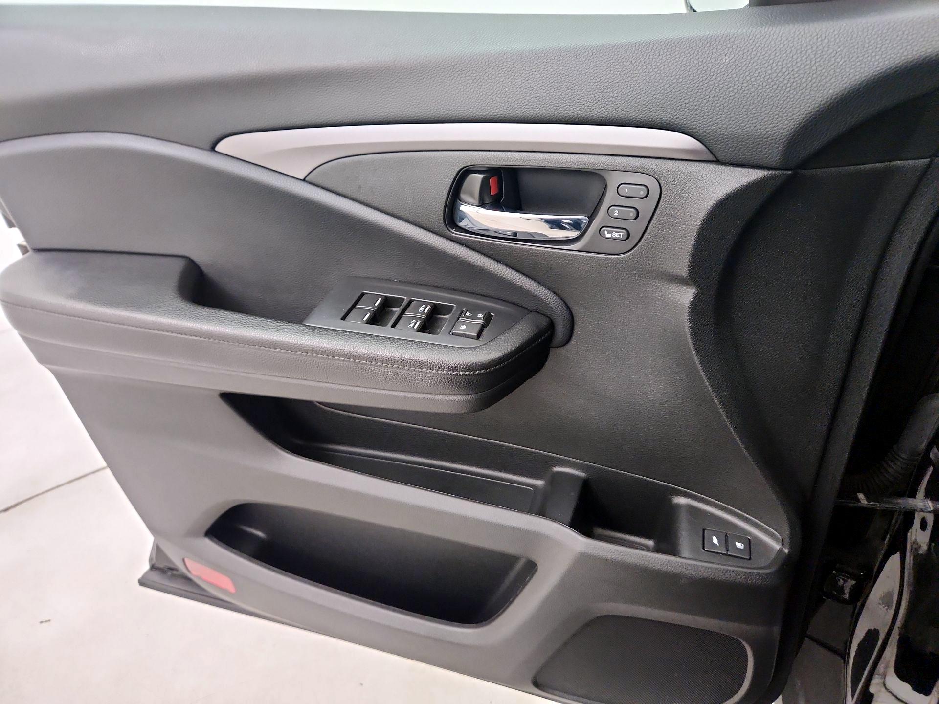 Thumbnail: 2020 Honda Pilot - 12