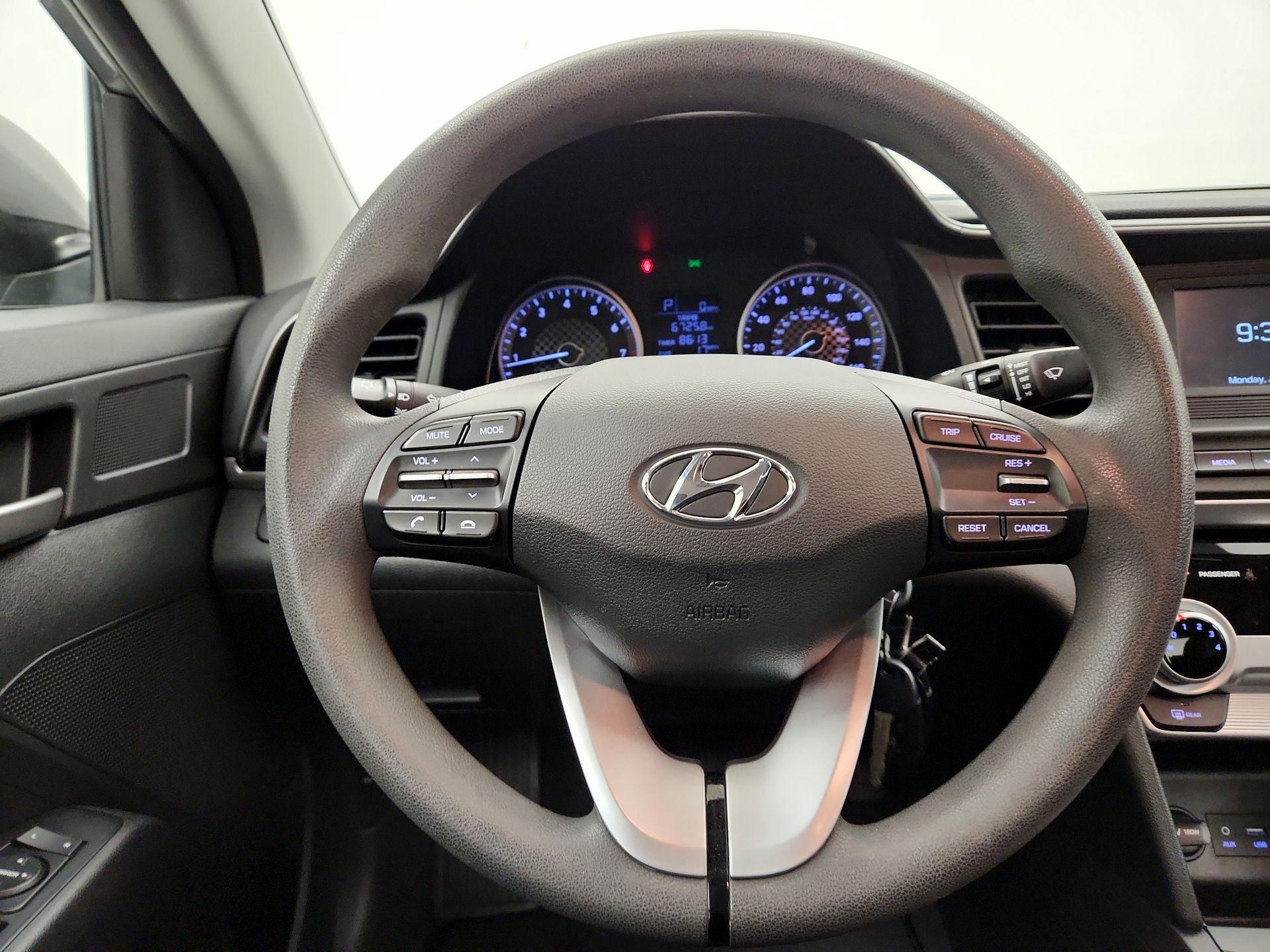 Thumbnail: 2019 Hyundai Elantra - 10