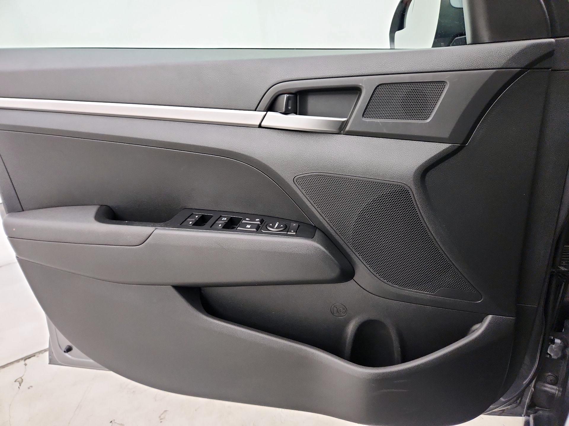 Thumbnail: 2019 Hyundai Elantra - 12