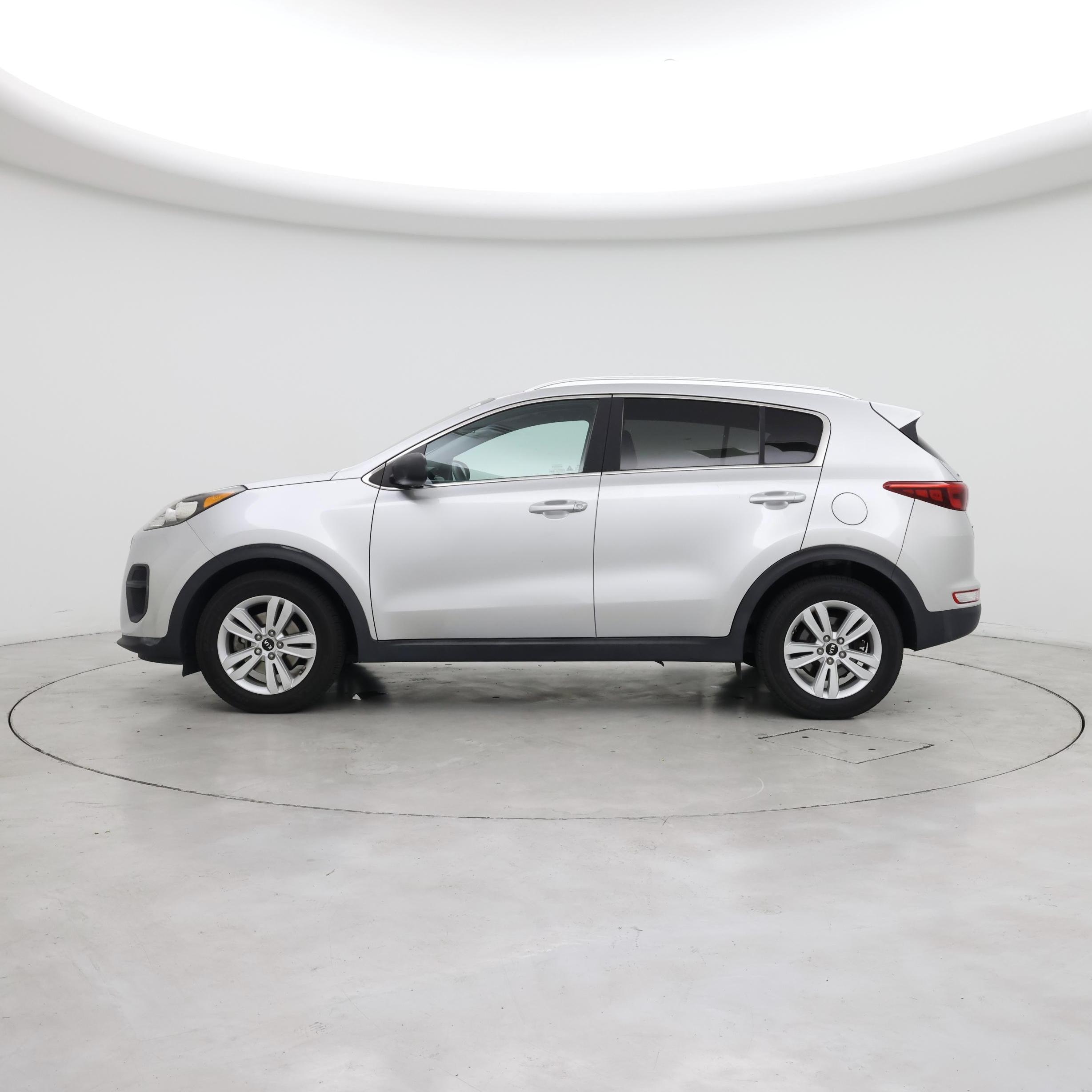 Thumbnail: 2017 Kia Sportage - 3