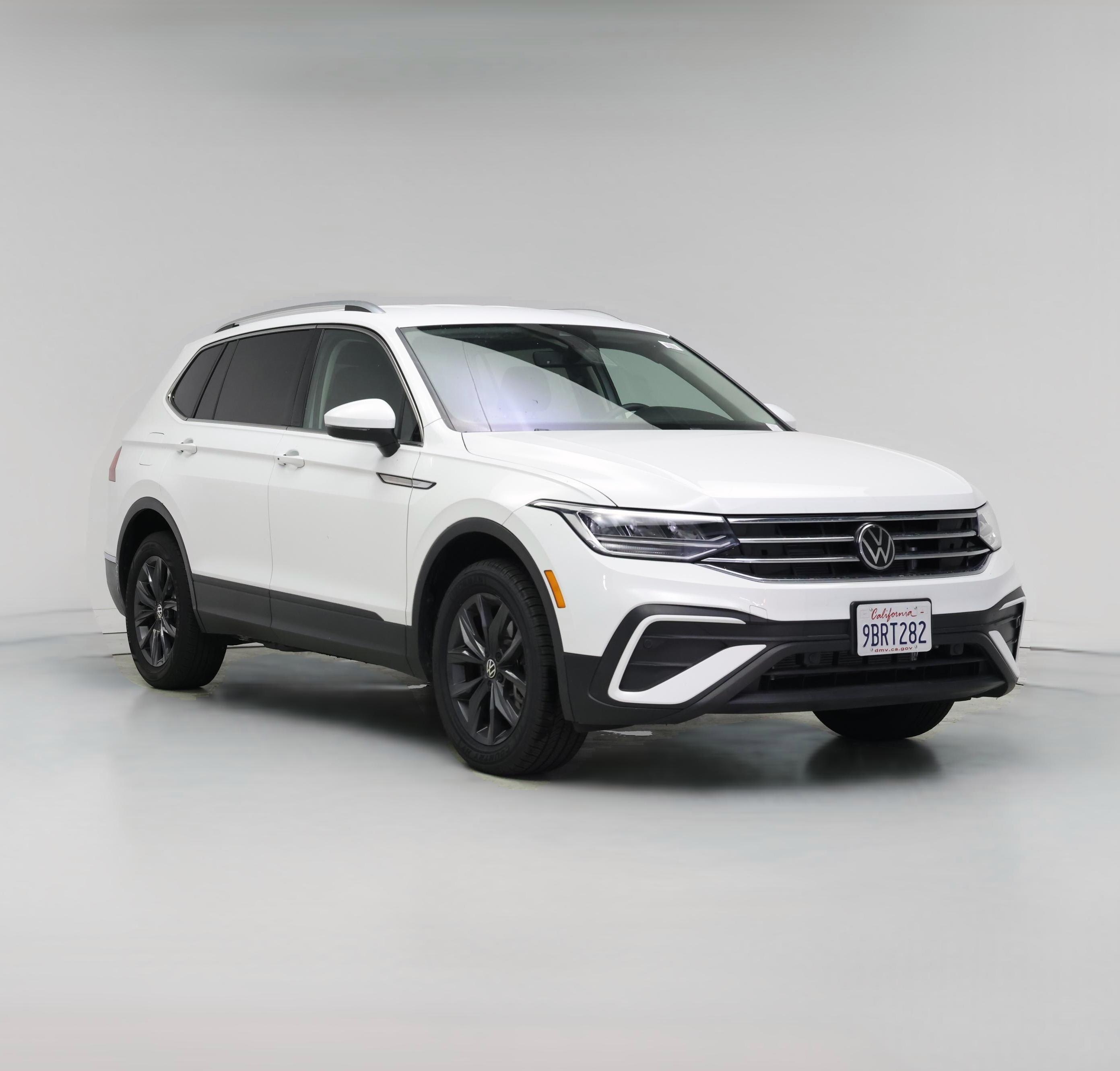 Thumbnail: 2022 Volkswagen Tiguan - 1