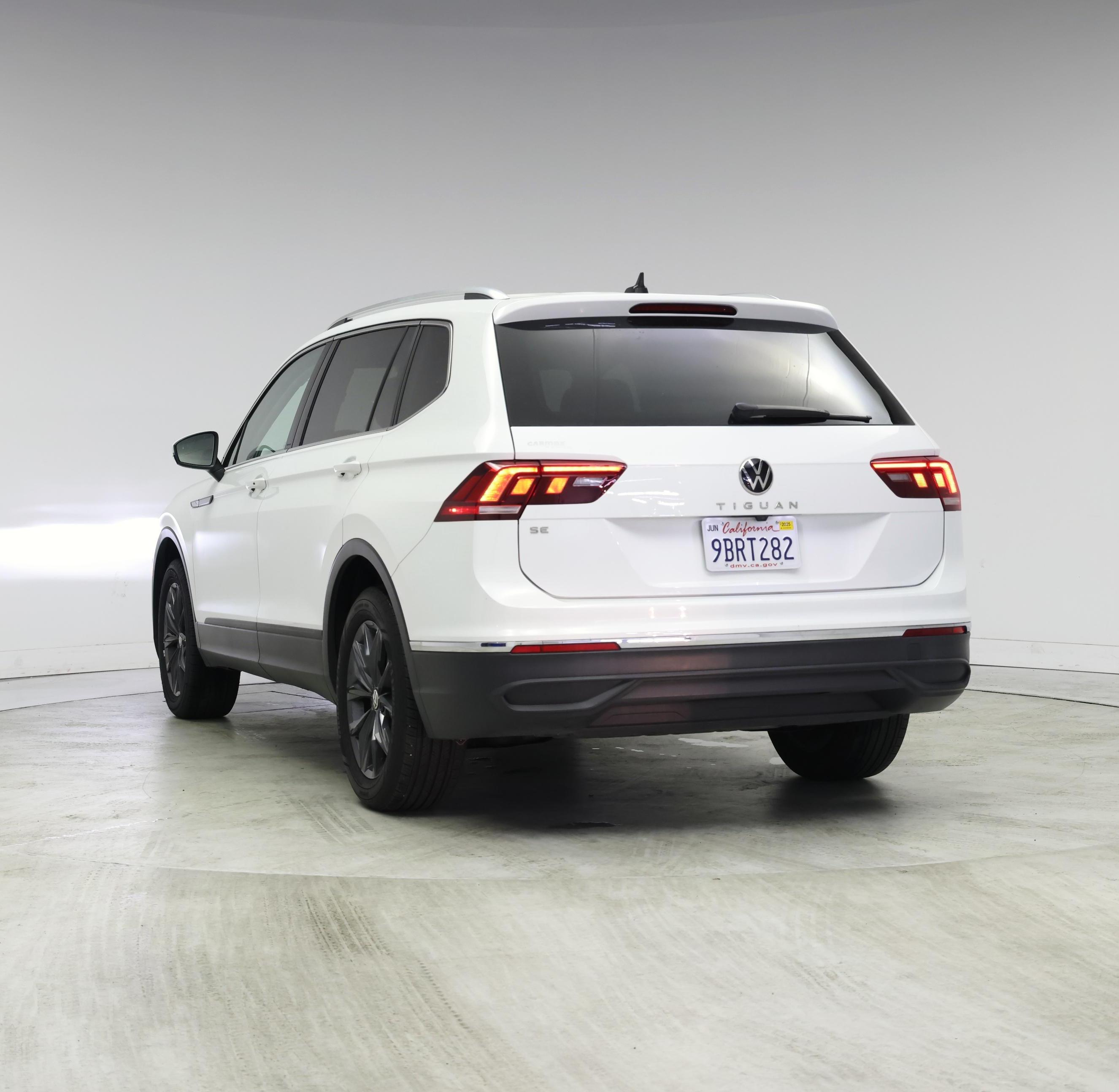 Thumbnail: 2022 Volkswagen Tiguan - 2
