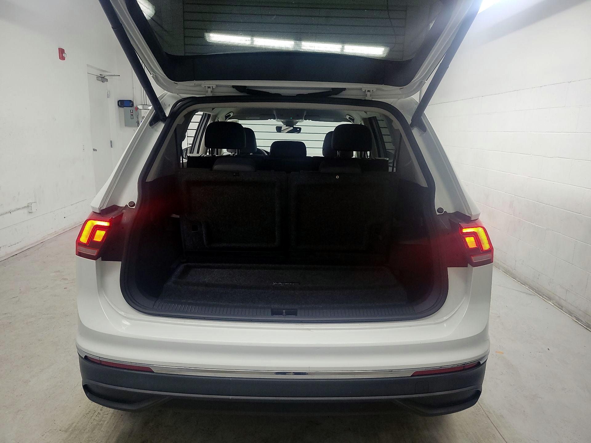 Thumbnail: 2022 Volkswagen Tiguan - 19