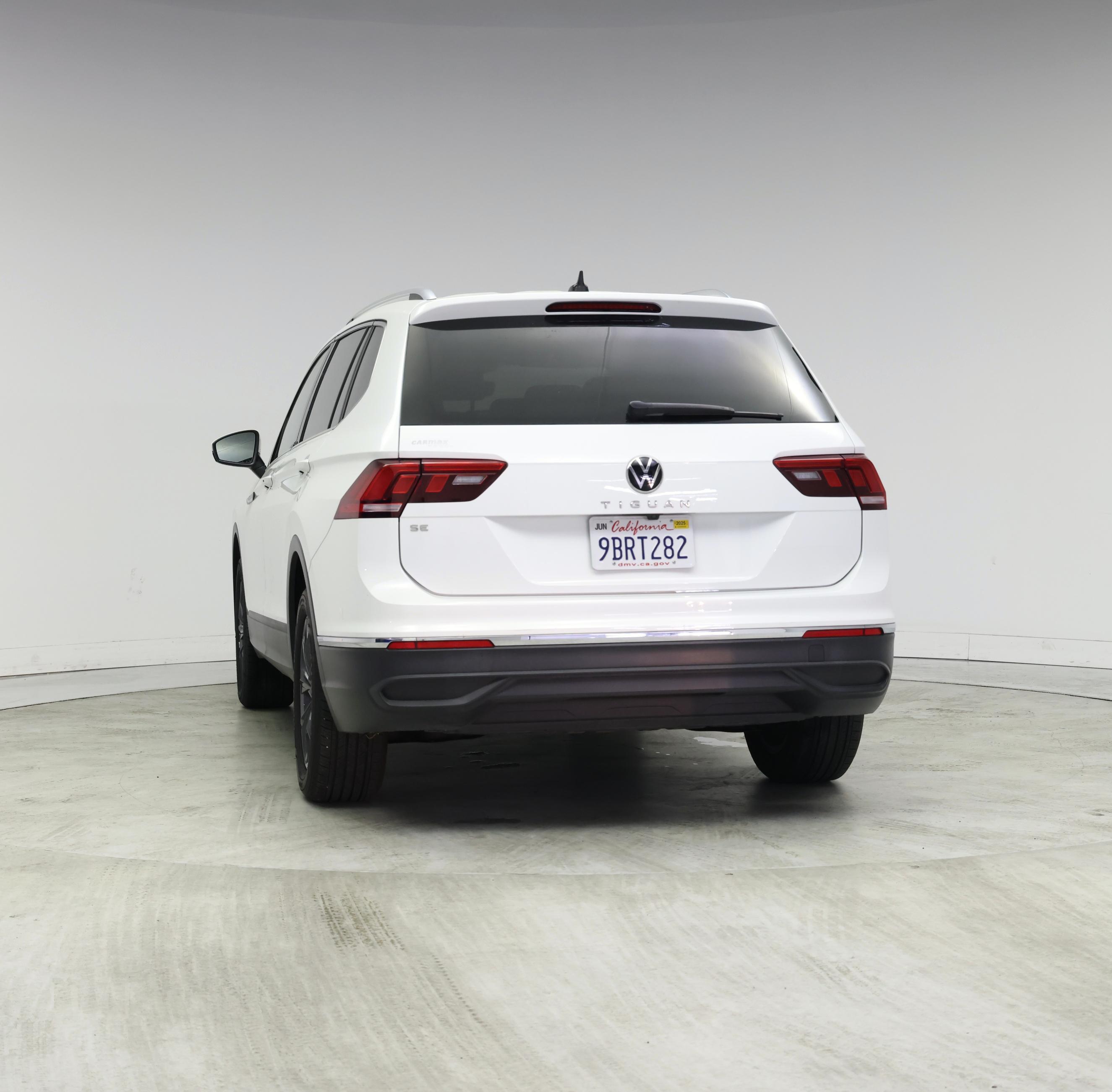 Thumbnail: 2022 Volkswagen Tiguan - 6