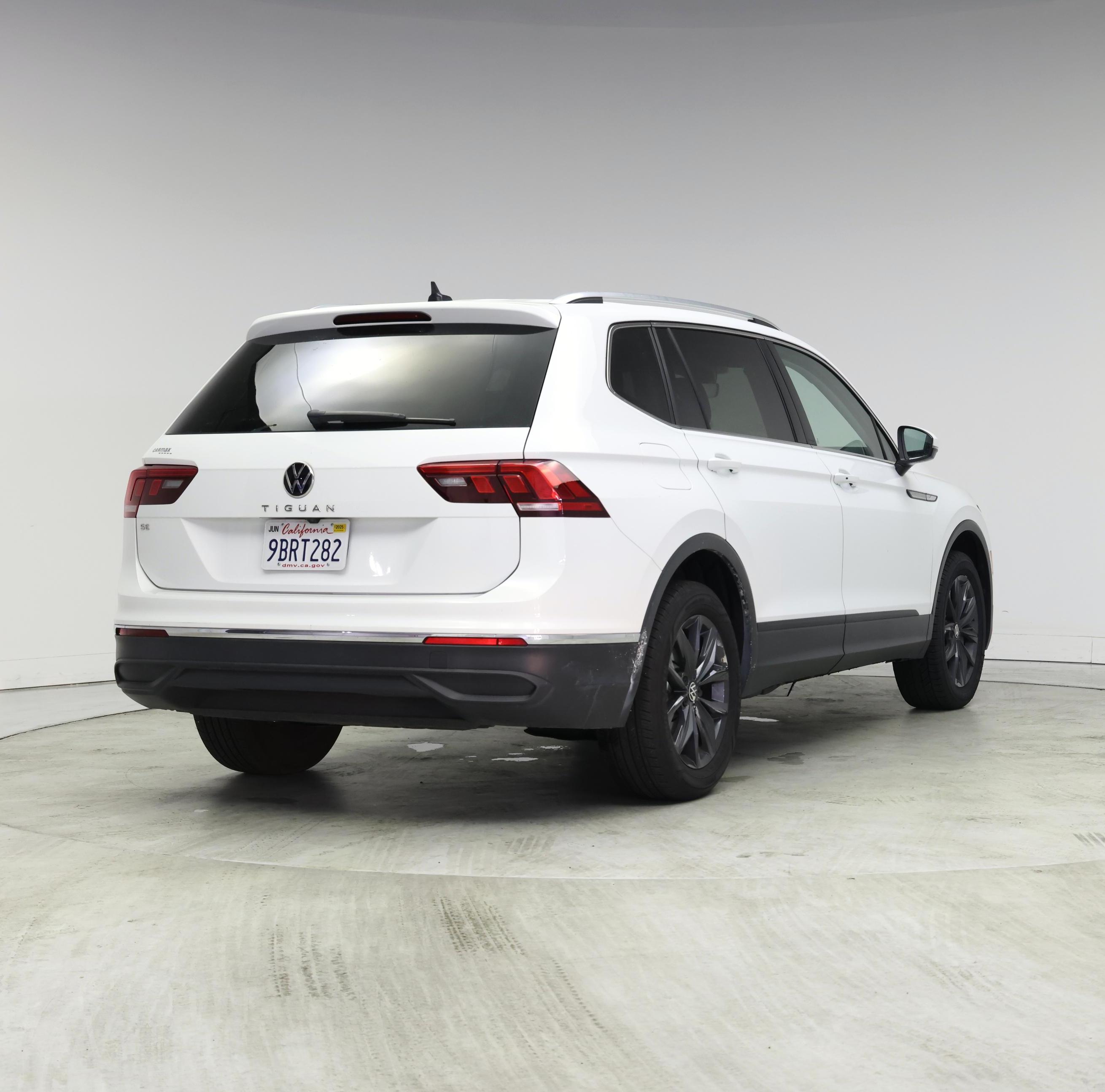 Thumbnail: 2022 Volkswagen Tiguan - 8