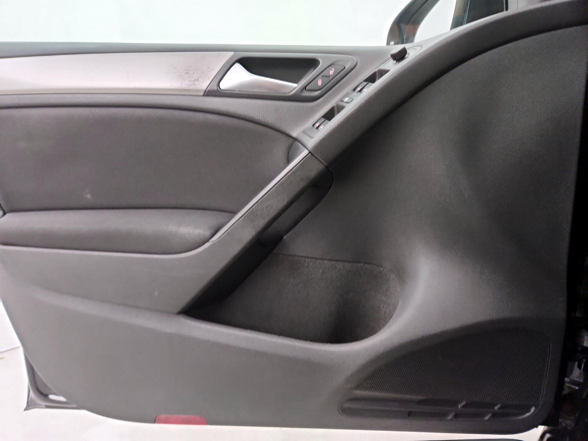 Thumbnail: 2013 Volkswagen Golf - 12