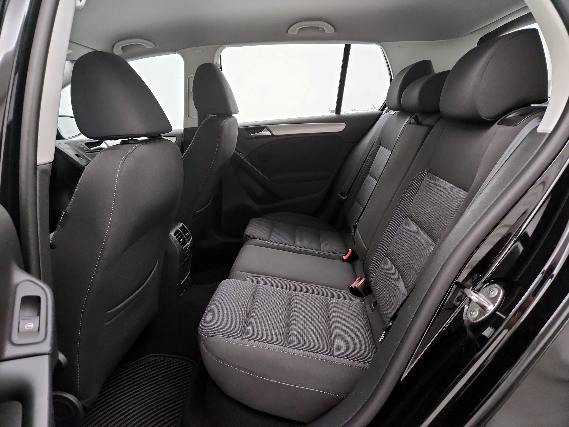 Thumbnail: 2013 Volkswagen Golf - 18