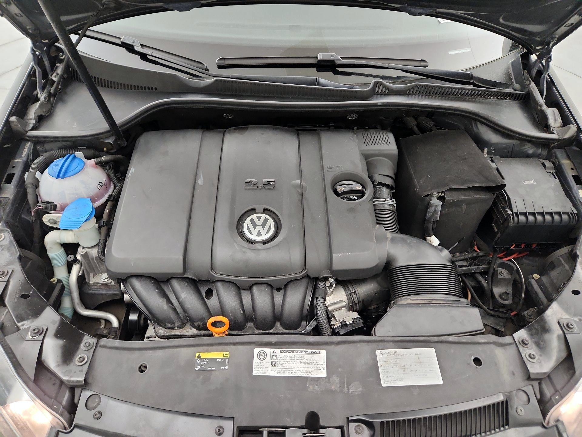 Thumbnail: 2013 Volkswagen Golf - 20
