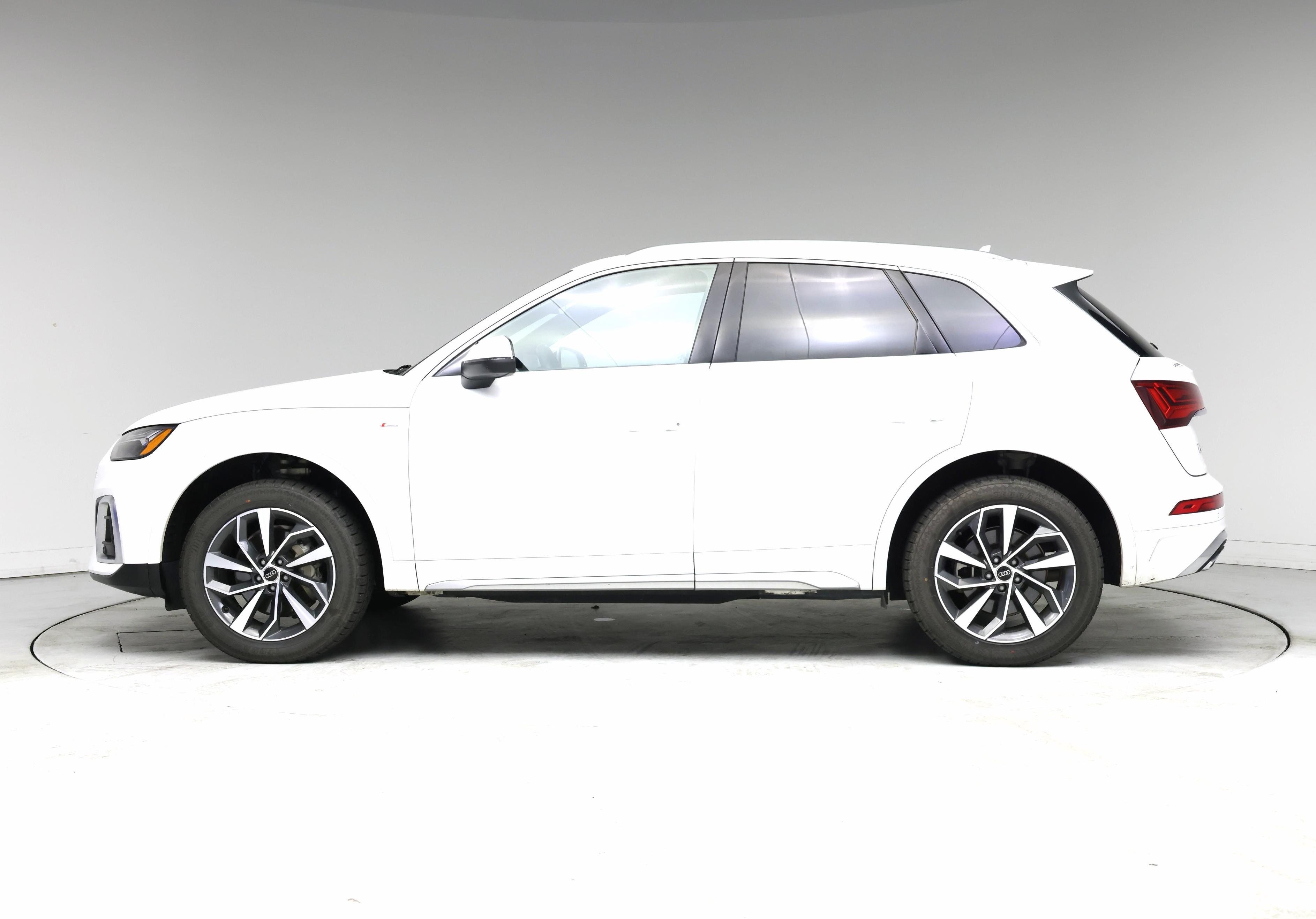 Thumbnail: 2023 Audi Q5 - 3