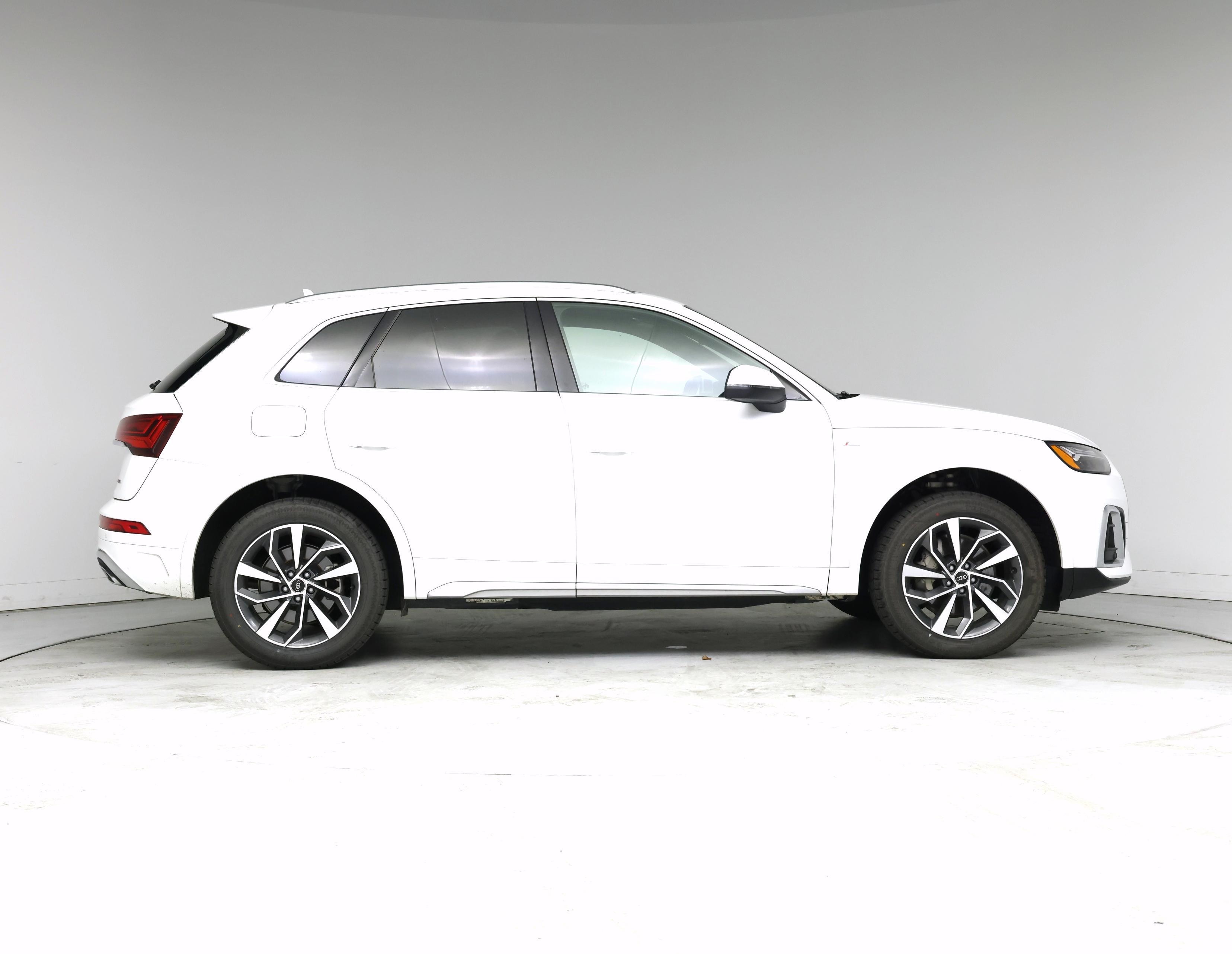 Thumbnail: 2023 Audi Q5 - 7