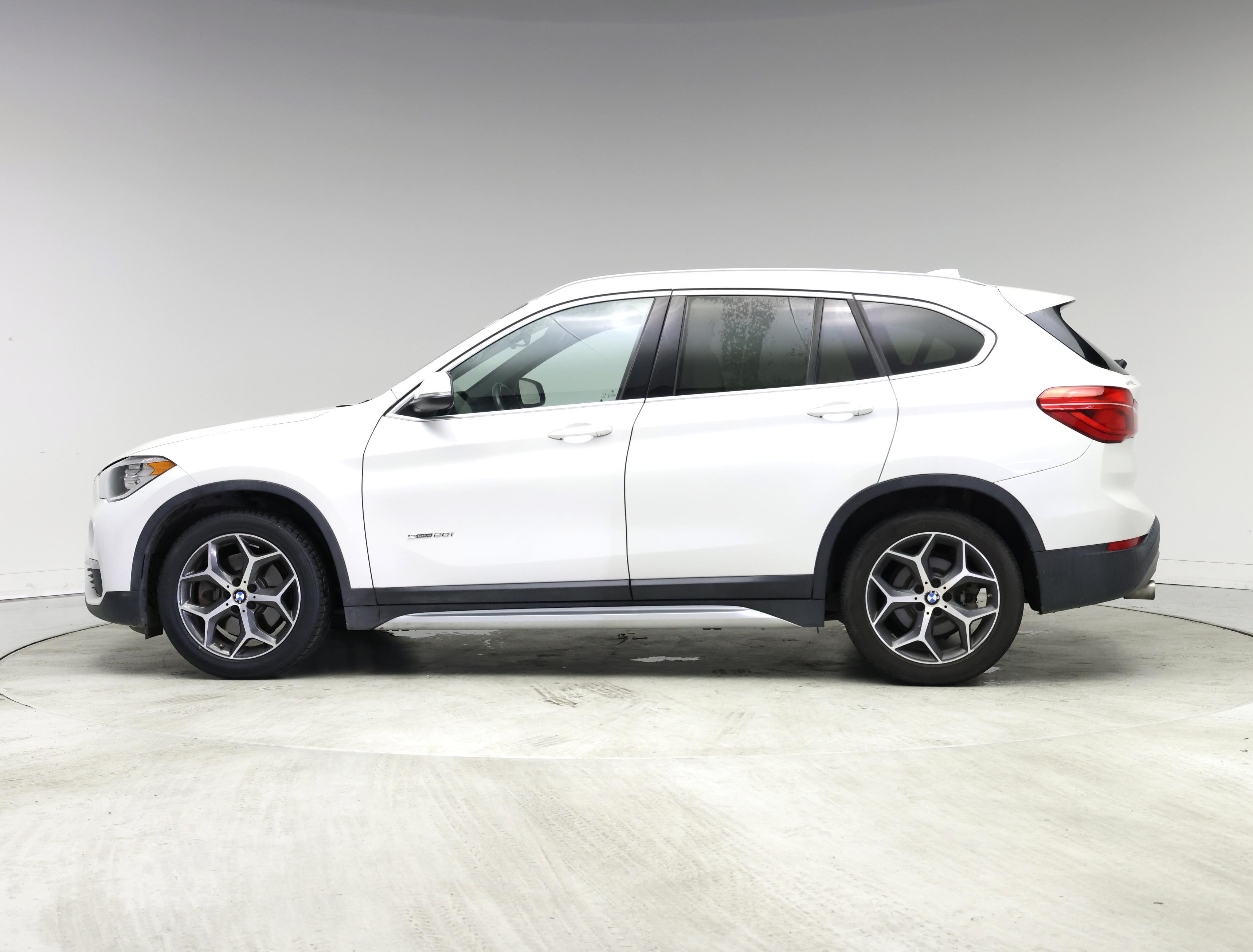 Thumbnail: 2018 BMW X1 - 3