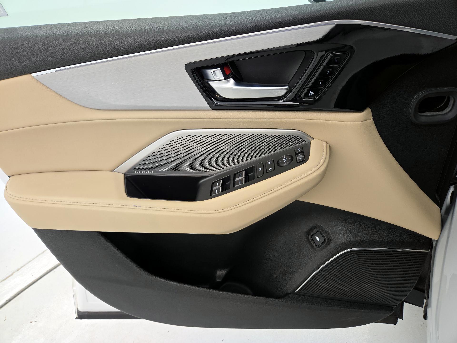 Thumbnail: 2022 Acura MDX - 12