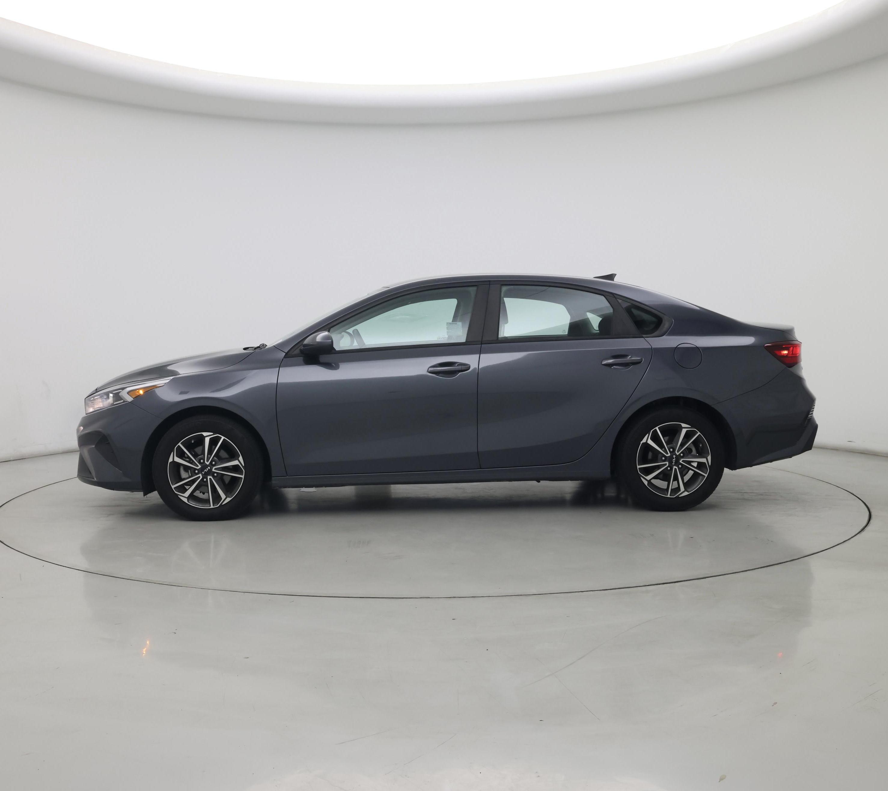 Thumbnail: 2022 Kia Forte - 3