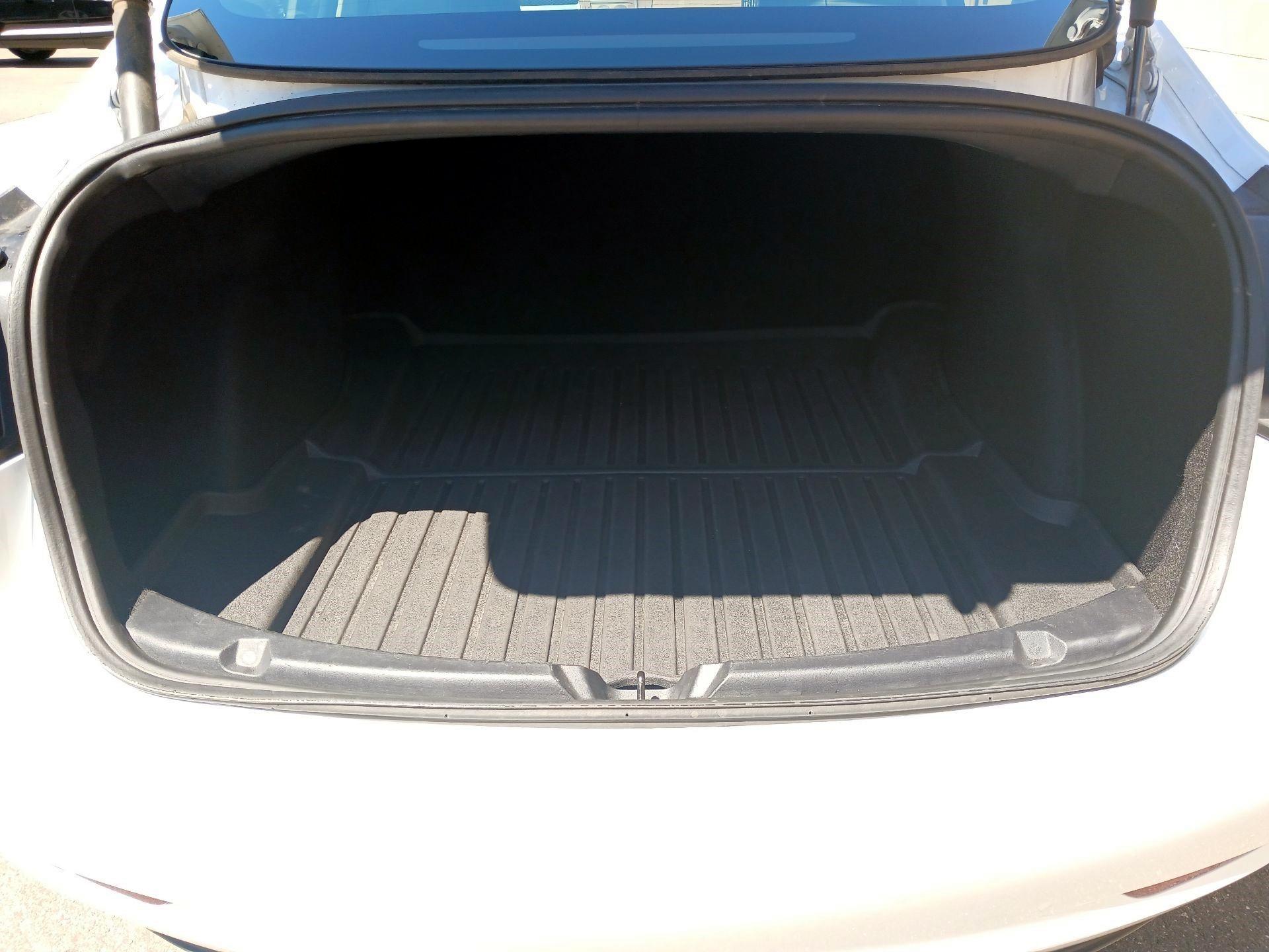 Thumbnail: 2022 Tesla Model 3 - 18
