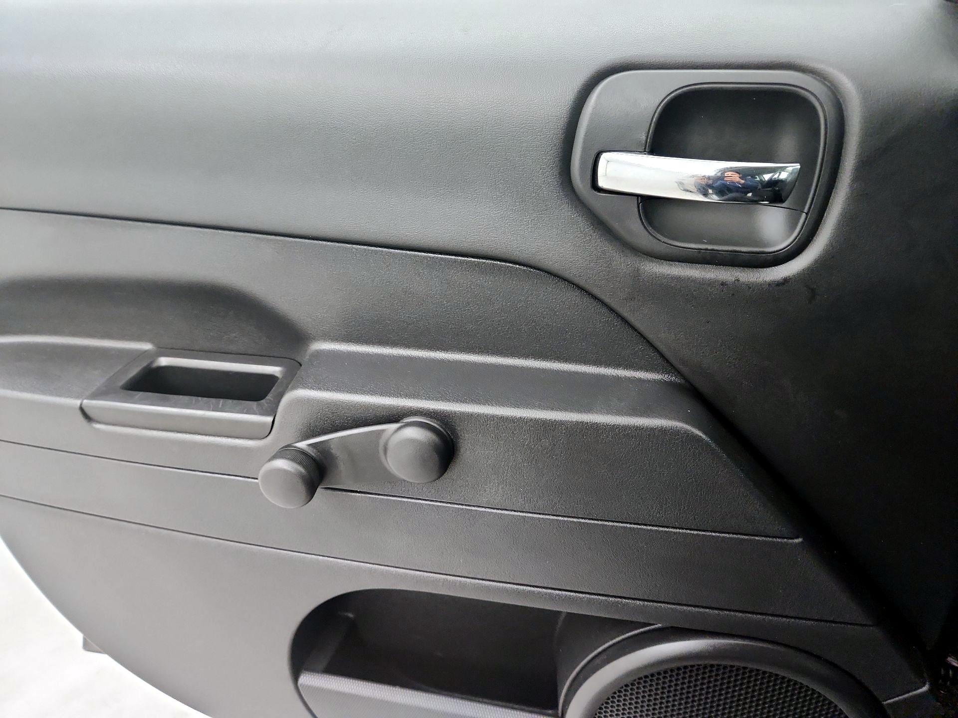Thumbnail: 2016 Jeep Patriot - 12
