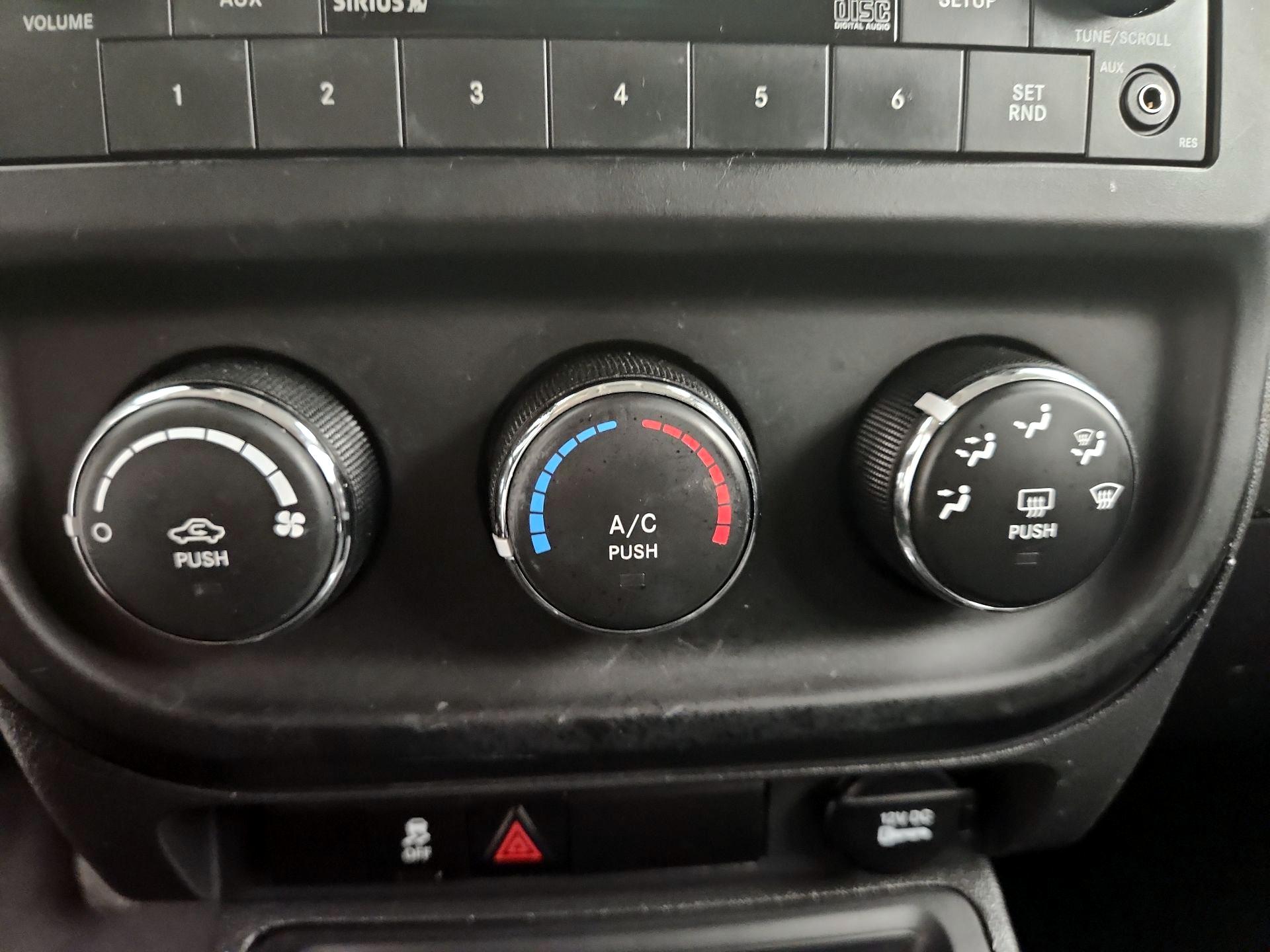 Thumbnail: 2016 Jeep Patriot - 14