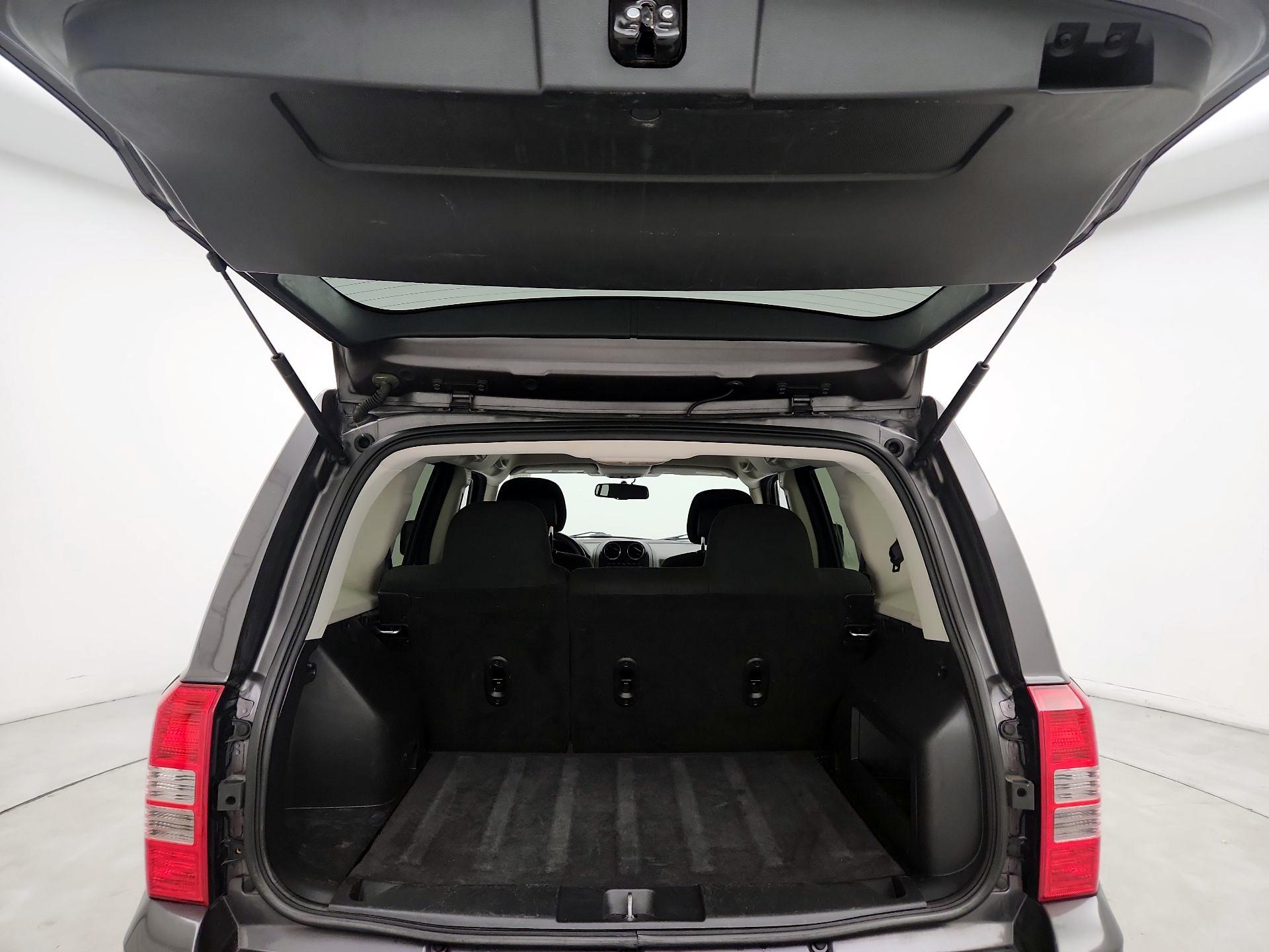 Thumbnail: 2016 Jeep Patriot - 17