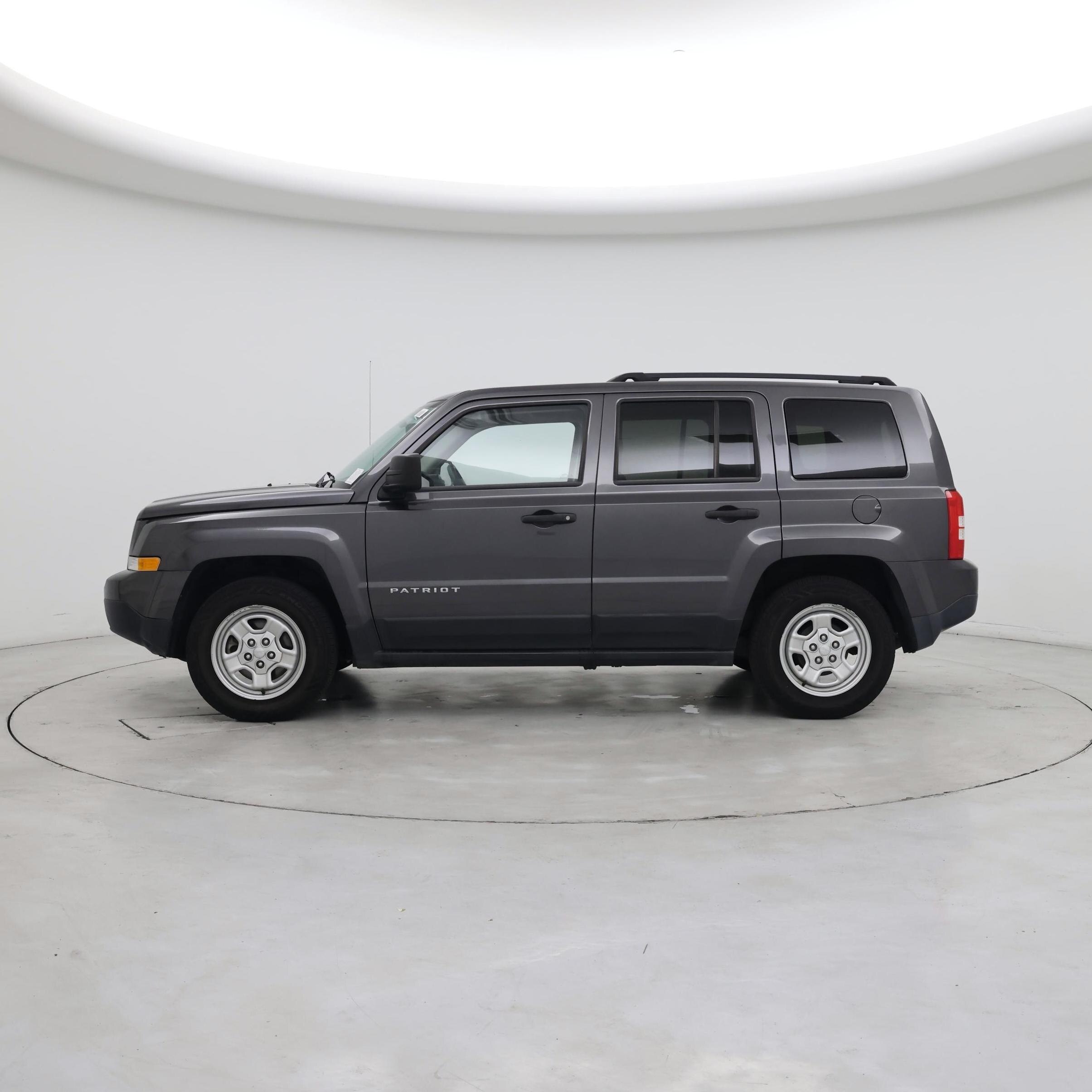 Thumbnail: 2016 Jeep Patriot - 3