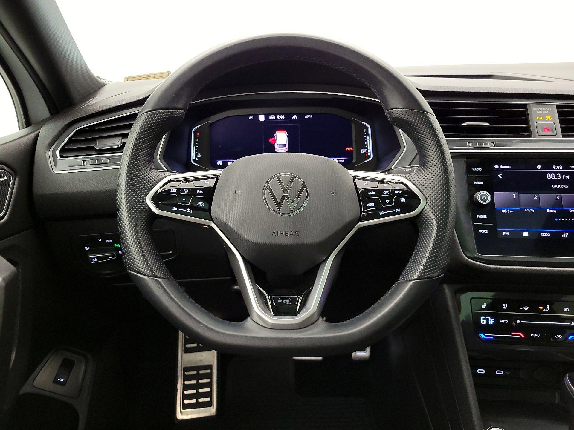 Thumbnail: 2022 Volkswagen Tiguan - 10